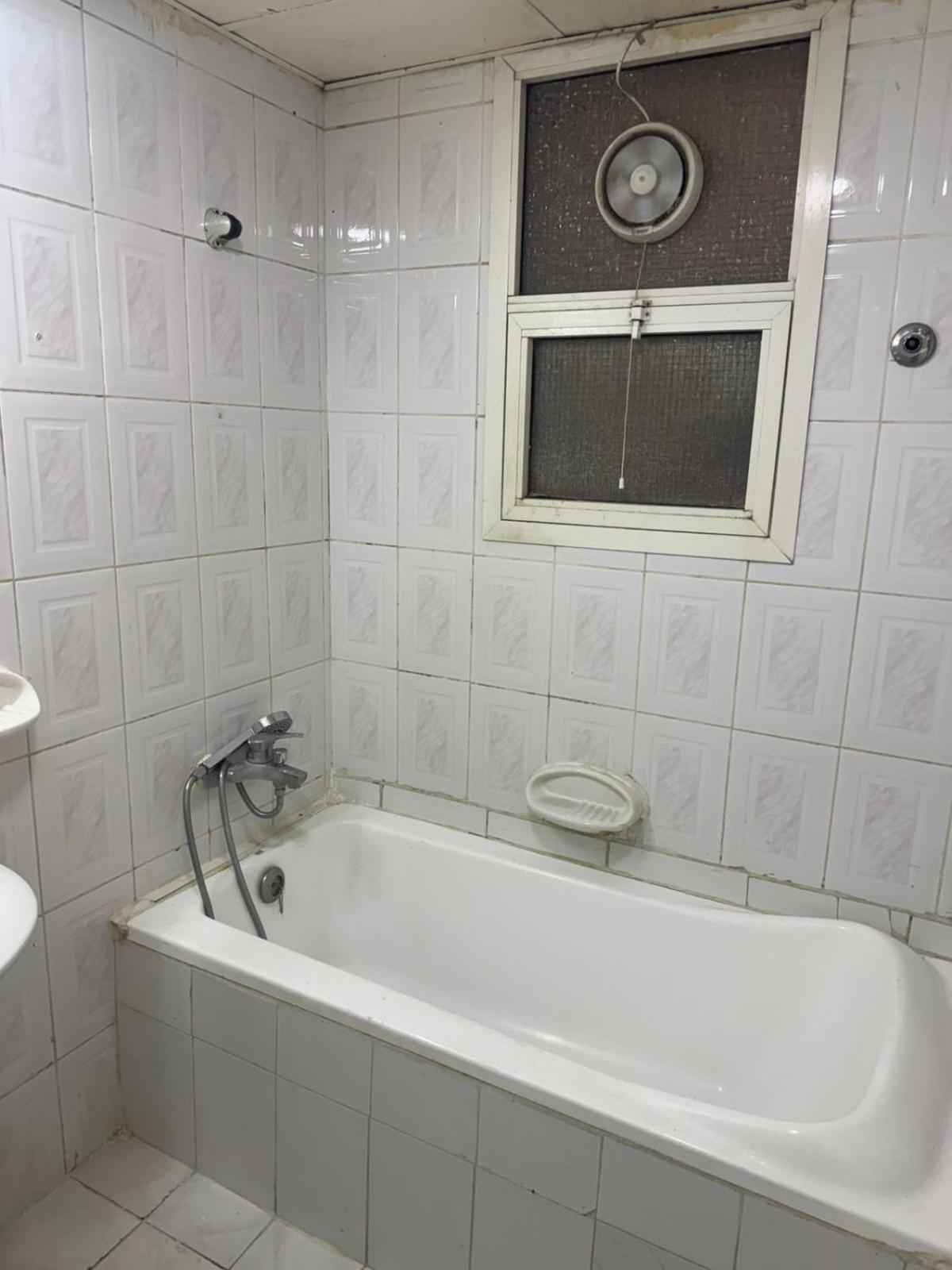Brand New Unisex Single Partition In Center Of Bur Homestay Dubai