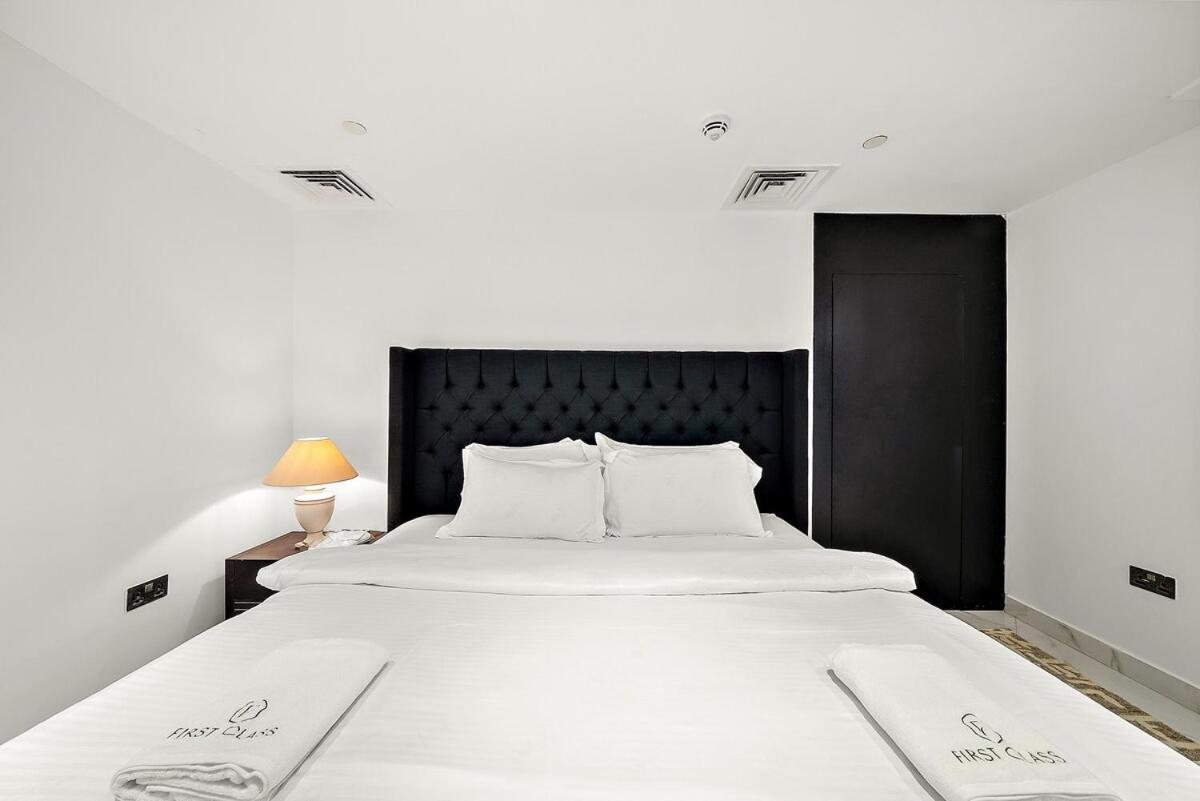 Upscale 2br Duplex Near Burj Khalifa With Free Parking & Pool *