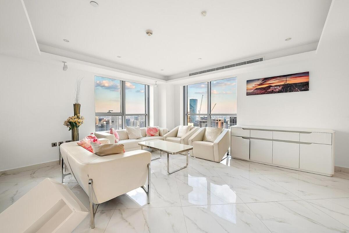 Upscale 2br Duplex Near Burj Khalifa With Free Parking & Pool *