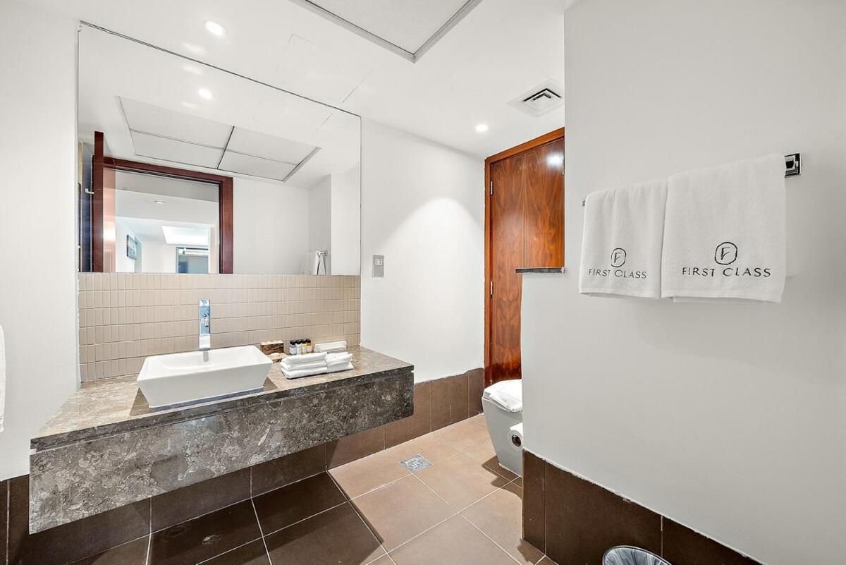 Upscale 2br Duplex Near Burj Khalifa With Free Parking & Pool Appartement