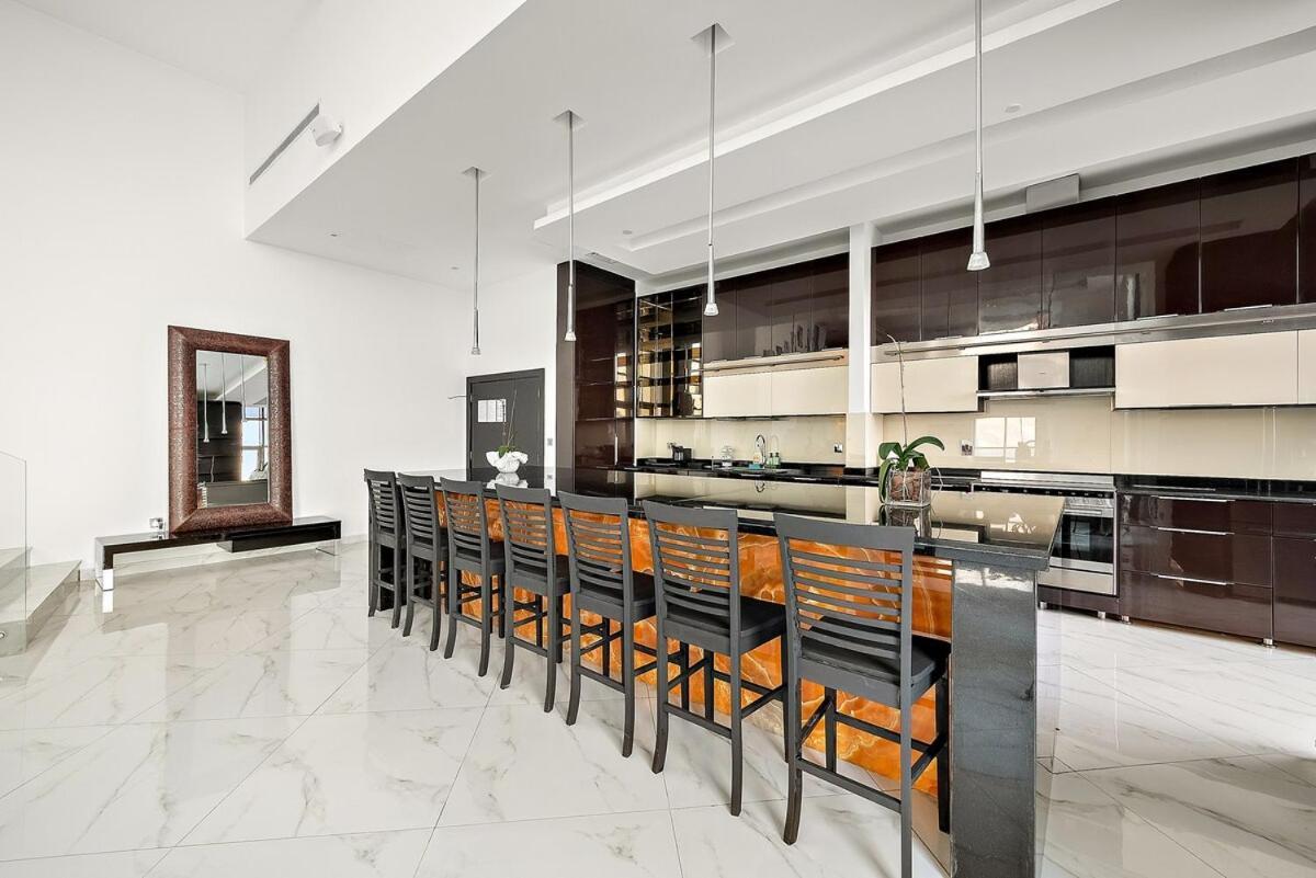 Appartement Upscale 2br Duplex Near Burj Khalifa With Free Parking & Pool Dubaï