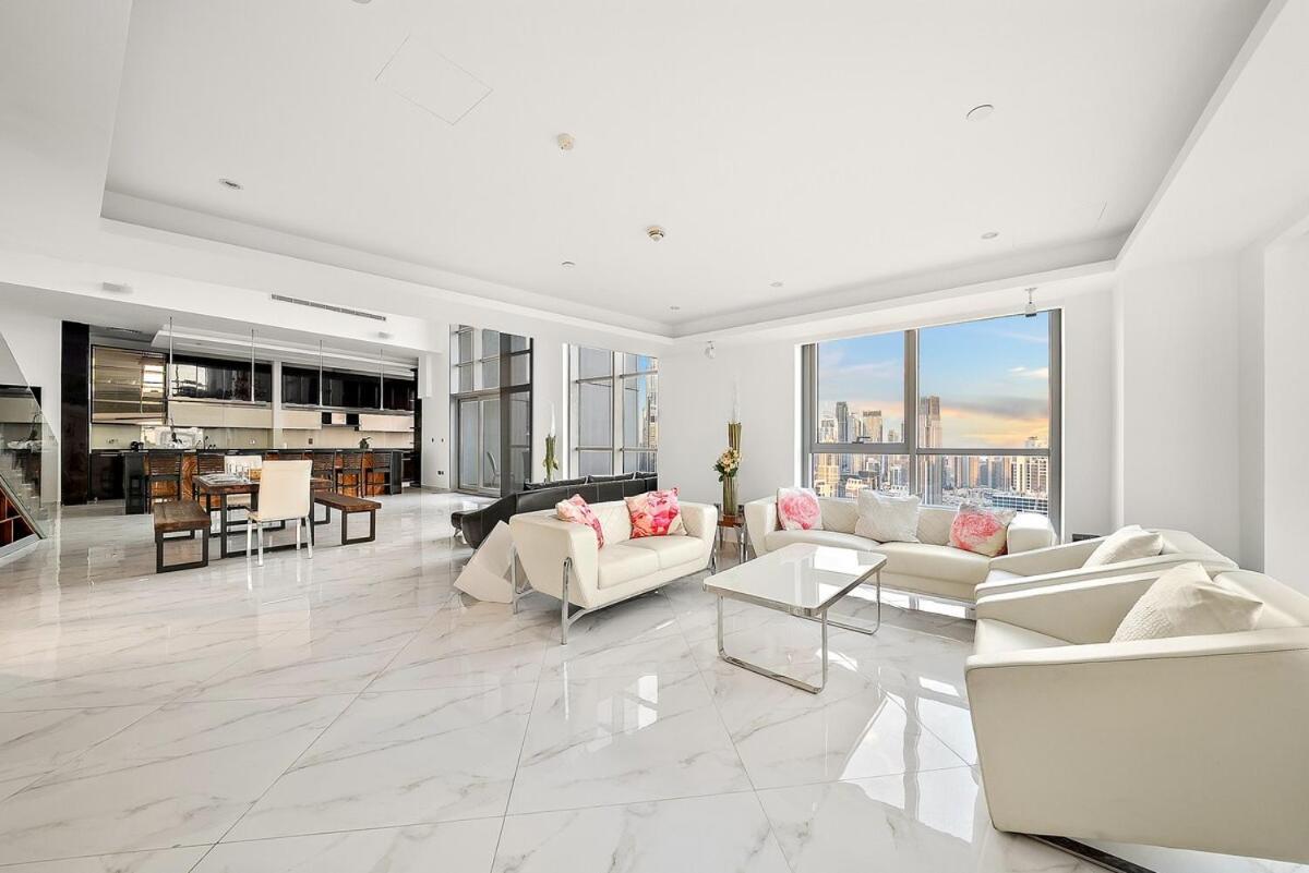 Upscale 2br Duplex Near Burj Khalifa With Free Parking & Pool *
