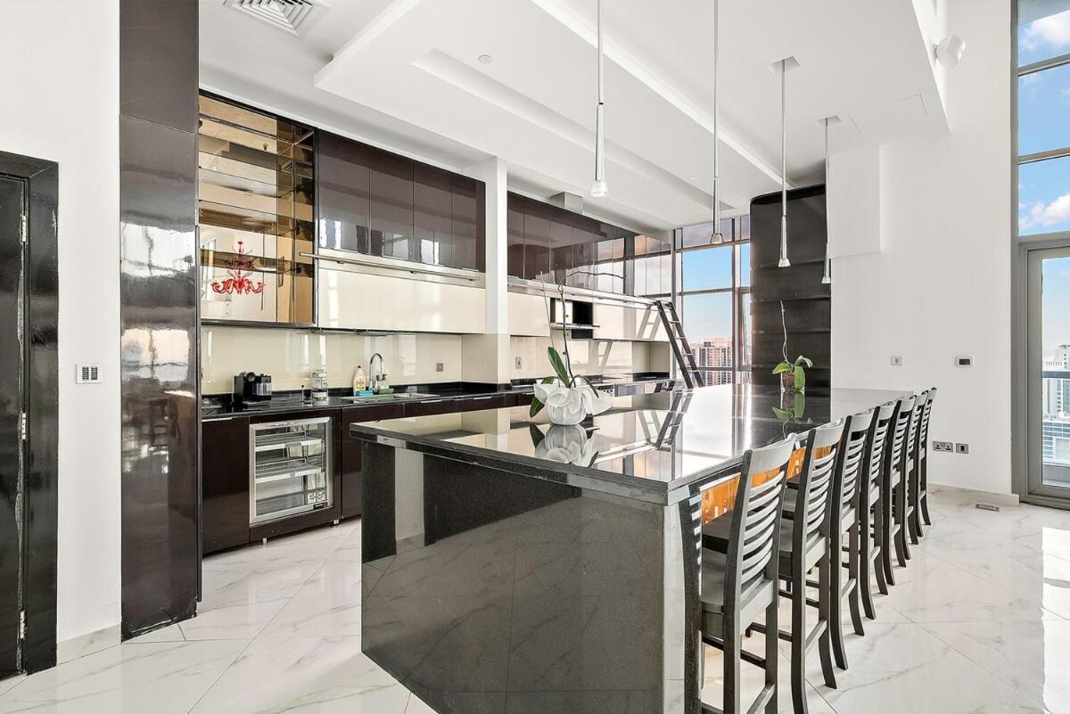 Upscale 2br Duplex Near Burj Khalifa With Free Parking & Pool Appartement Dubaï