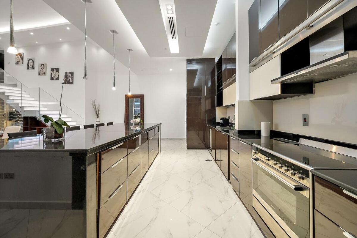 Upscale 2br Duplex Near Burj Khalifa With Free Parking & Pool Dubaï
