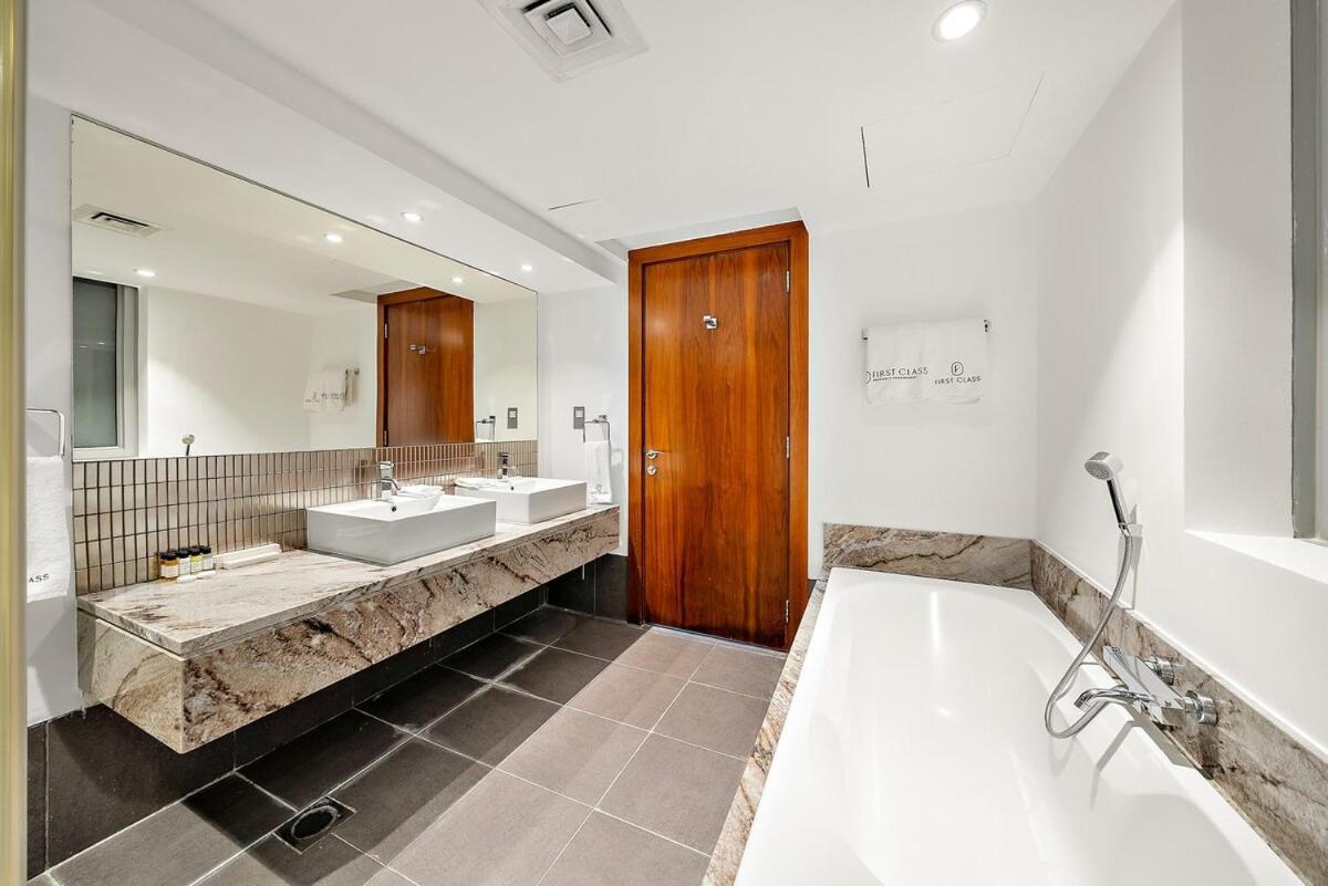 Upscale 2br Duplex Near Burj Khalifa With Free Parking & Pool Appartement *