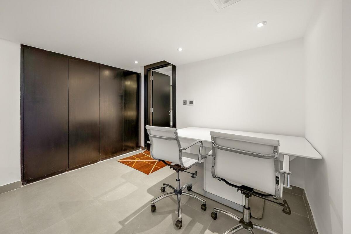 Upscale 2br Duplex Near Burj Khalifa With Free Parking & Pool