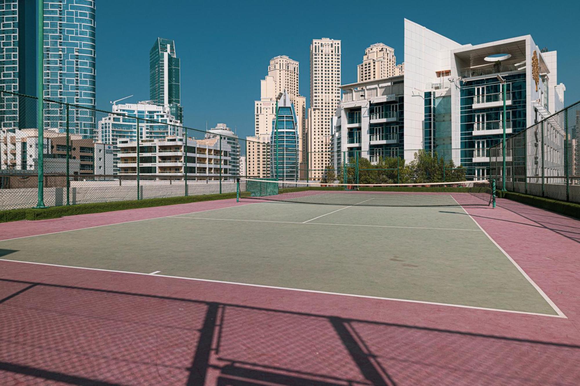 Cozy Urban 2br In Dec Tower Marina * Dubaï