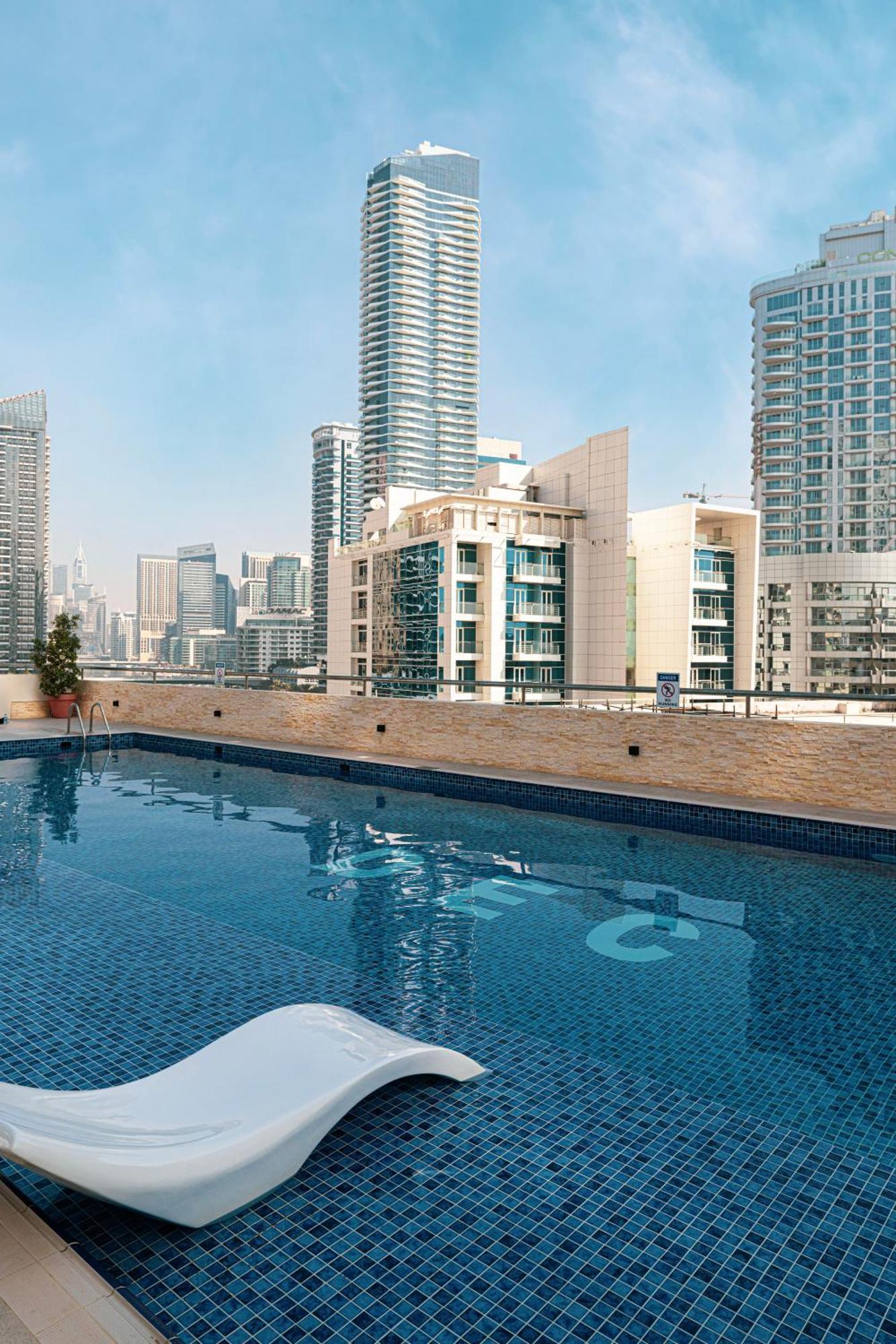 Cozy Urban 2br In Dec Tower Marina Appartement