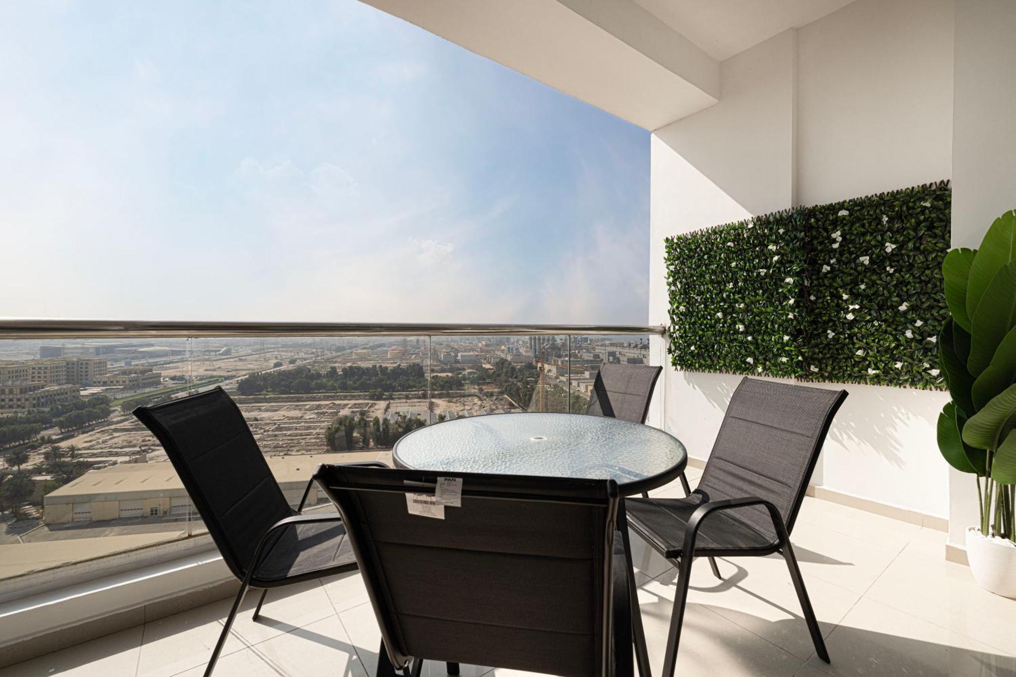 Cozy Urban 2br In Dec Tower Marina * Dubaï
