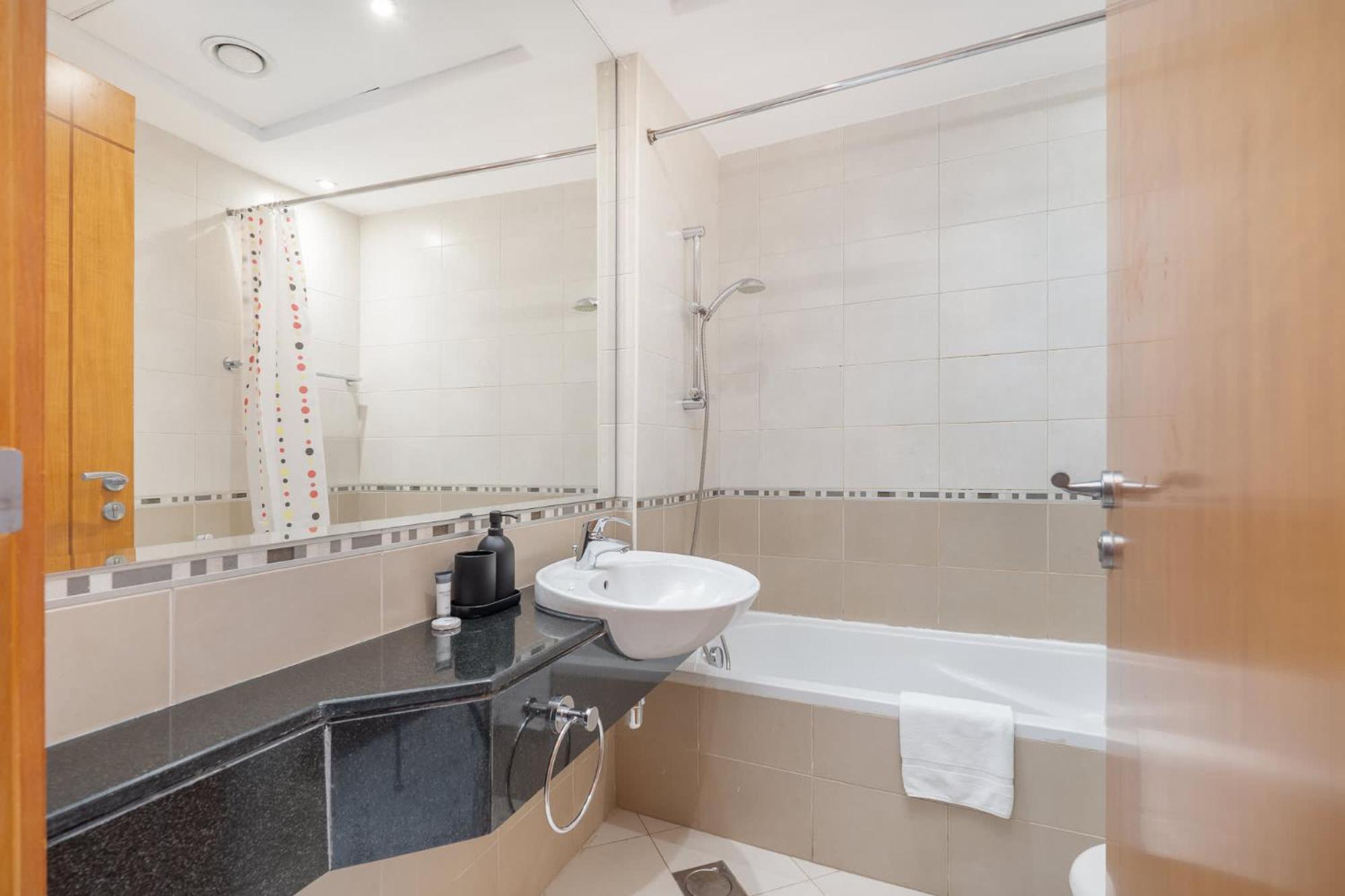 Spacious 2-bedroom Perfect For Family In Marina Dubaï