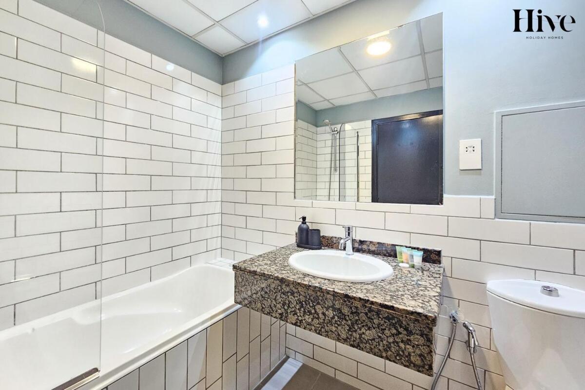 Apartment Spacious 2 Bed In Shams 4 Jbr *