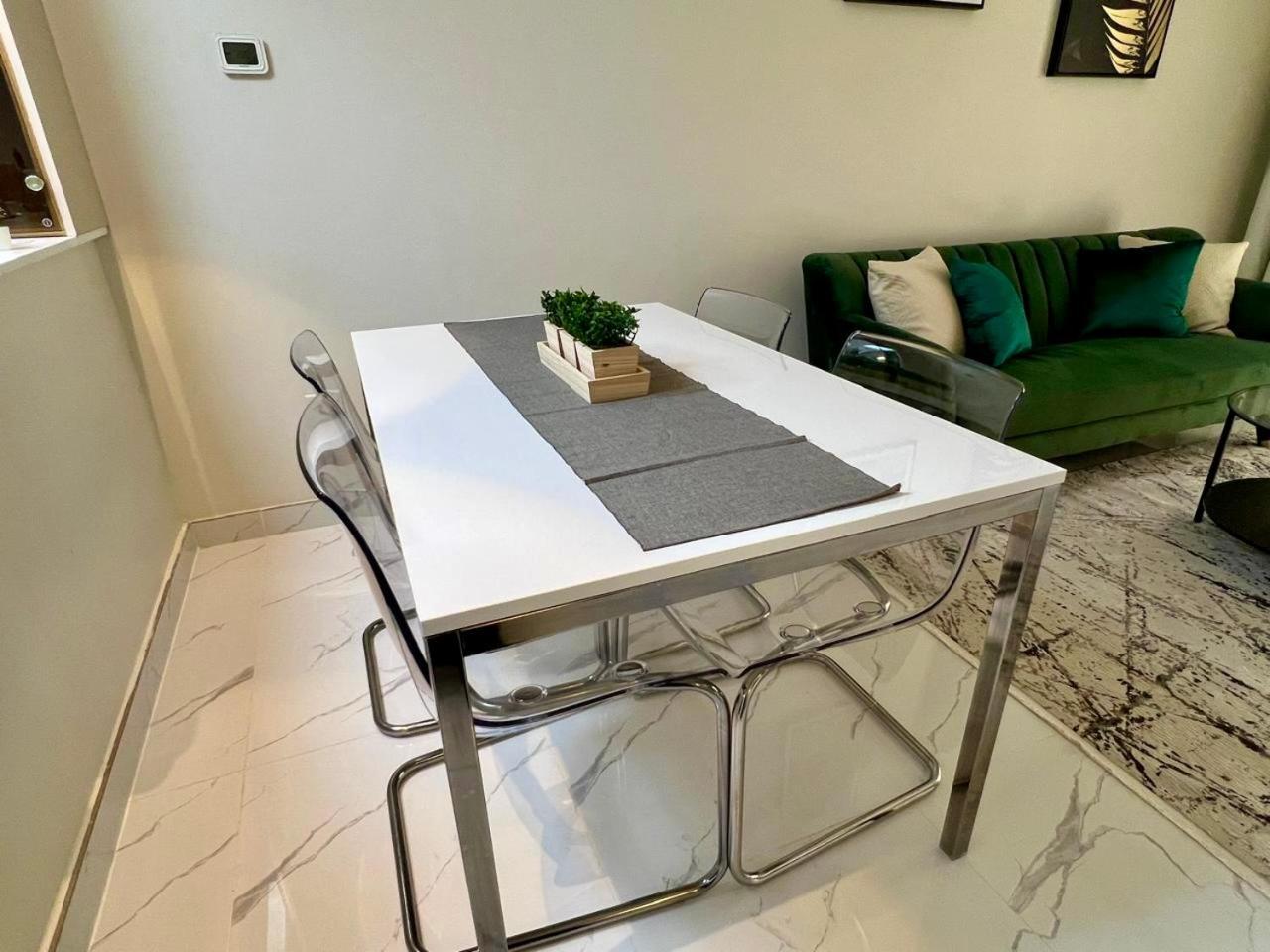 Stylish 1 Bedroom Canal View, Near And Metro Station Lejlighed *