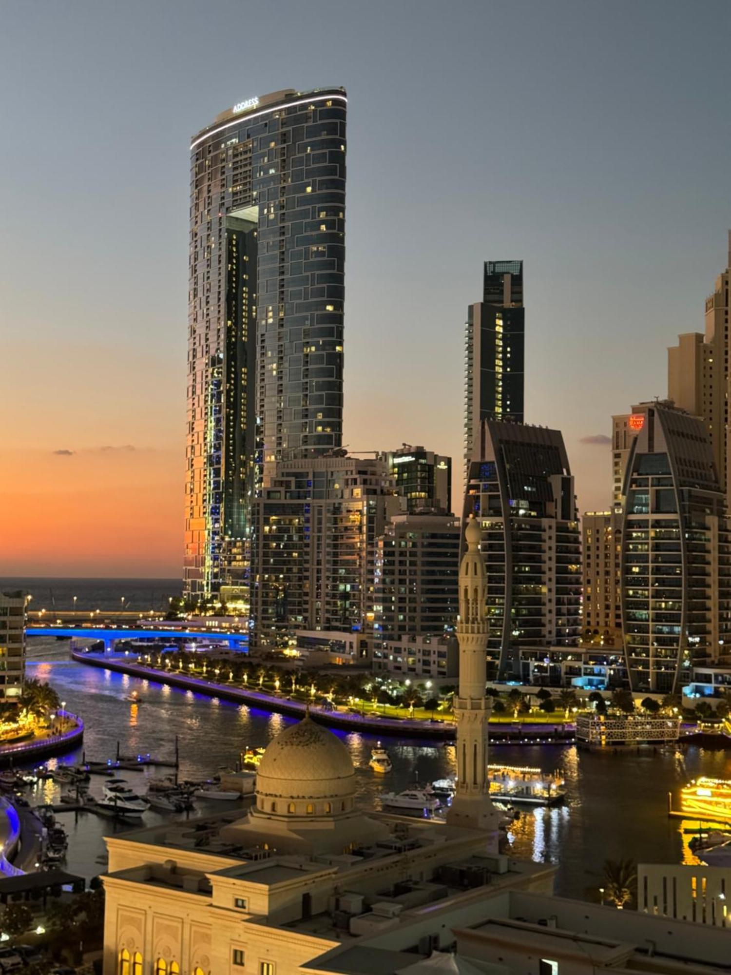 Stylish 1 Bedroom Canal View, Near And Metro Station * Dubai