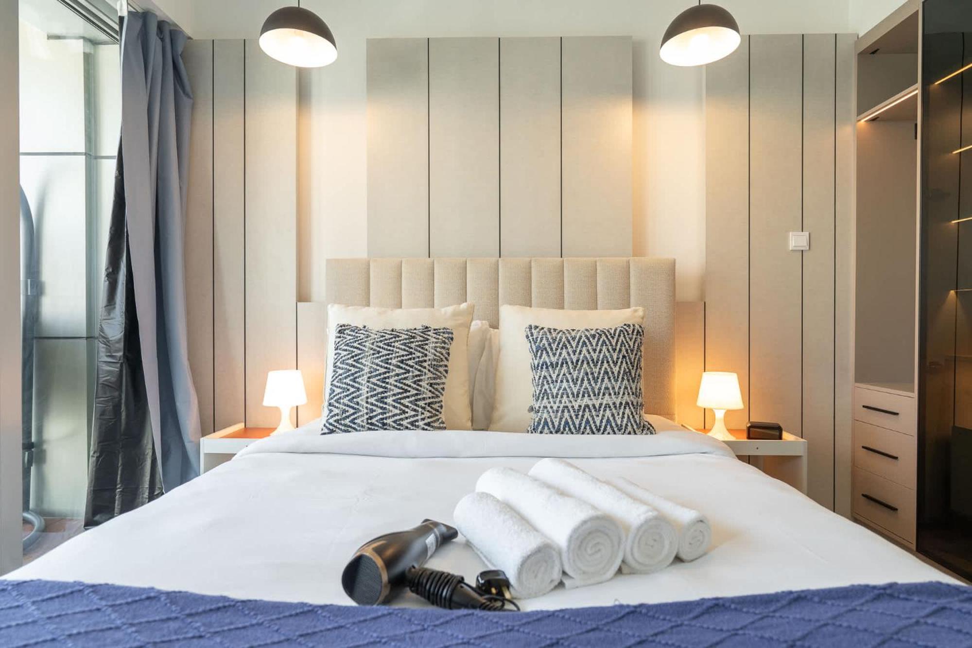 Modern 1-bedroom With Stunning View Of A City Skyline In Downtown Appartement