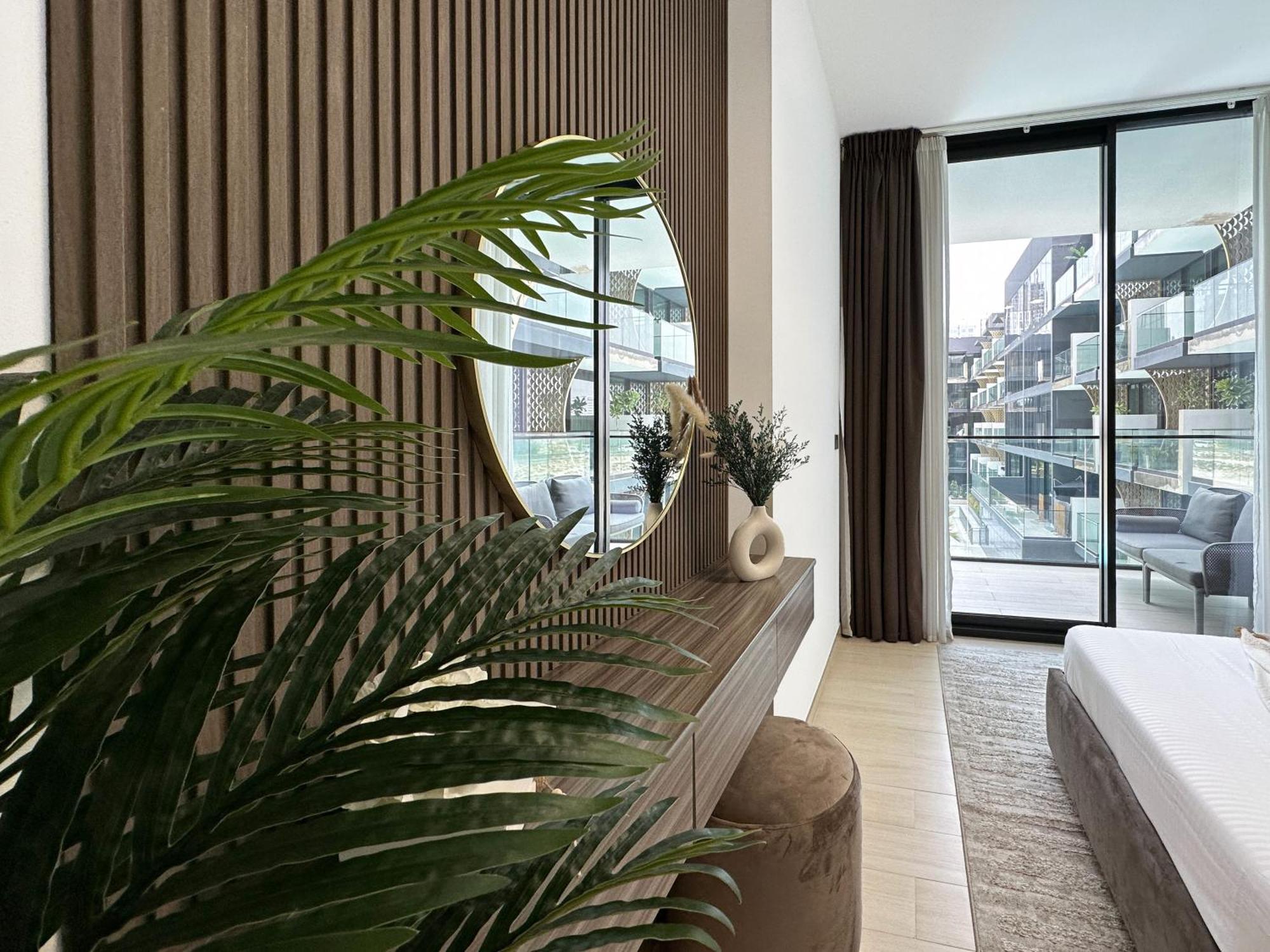 Trophy Array Of Sunshine W Pool View In Heart Of Jvc Appartement *