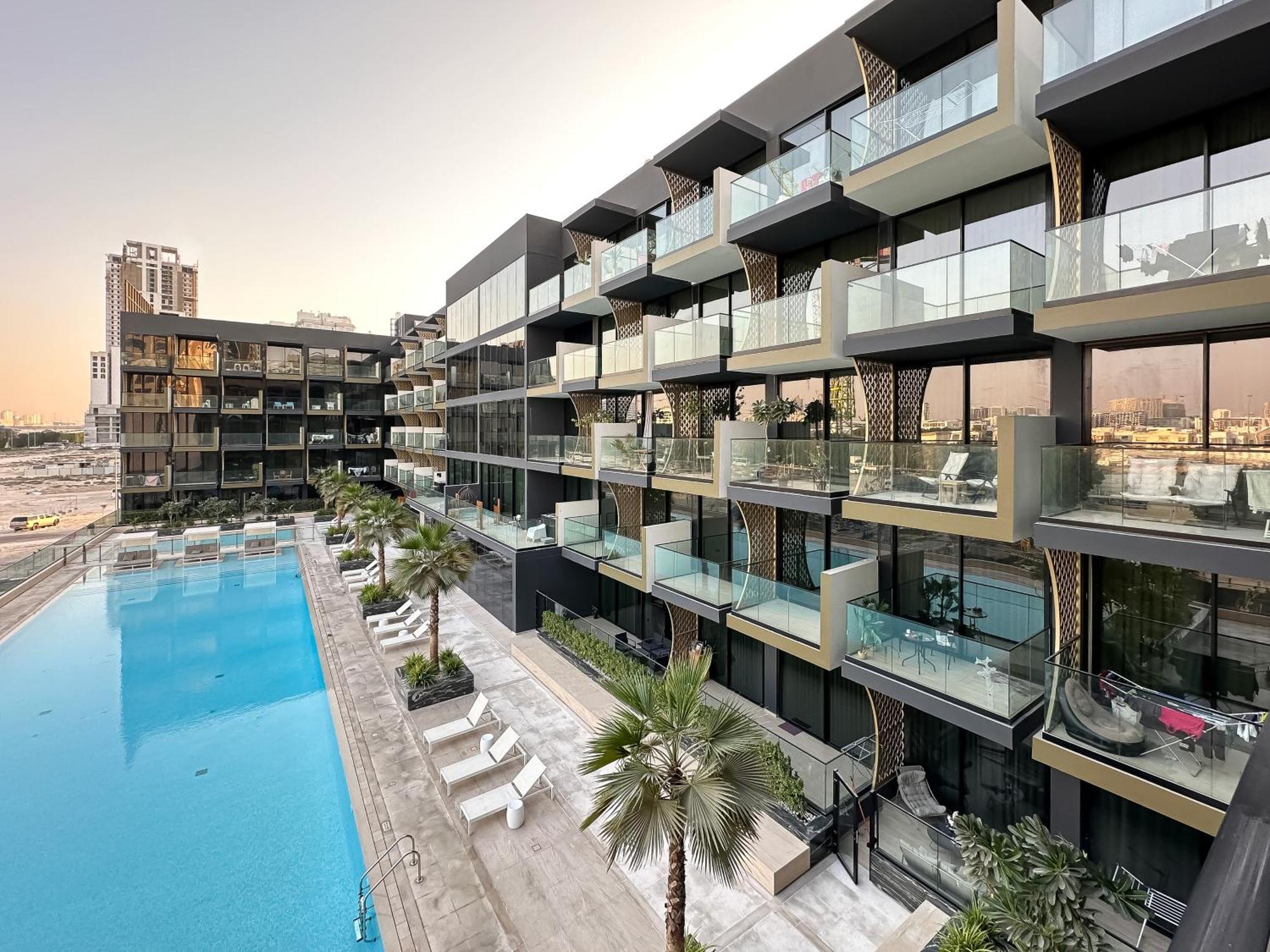 Trophy Array Of Sunshine W Pool View In Heart Of Jvc * Dubaï