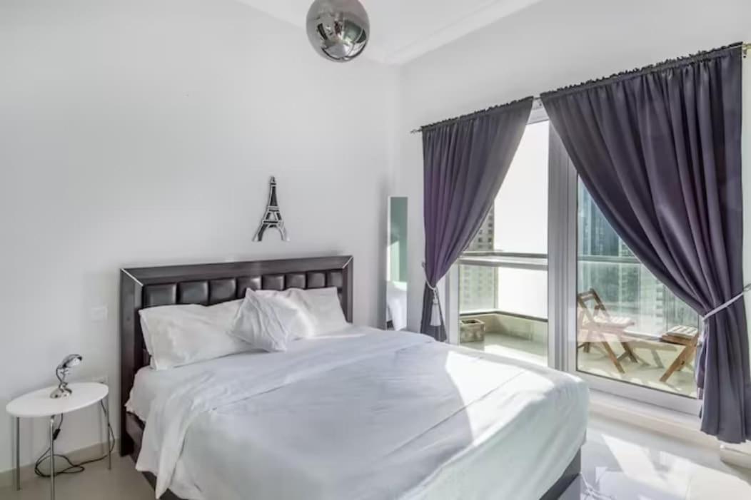 Homey 1-bedroom With Balcony Views In Marina * Dubaï