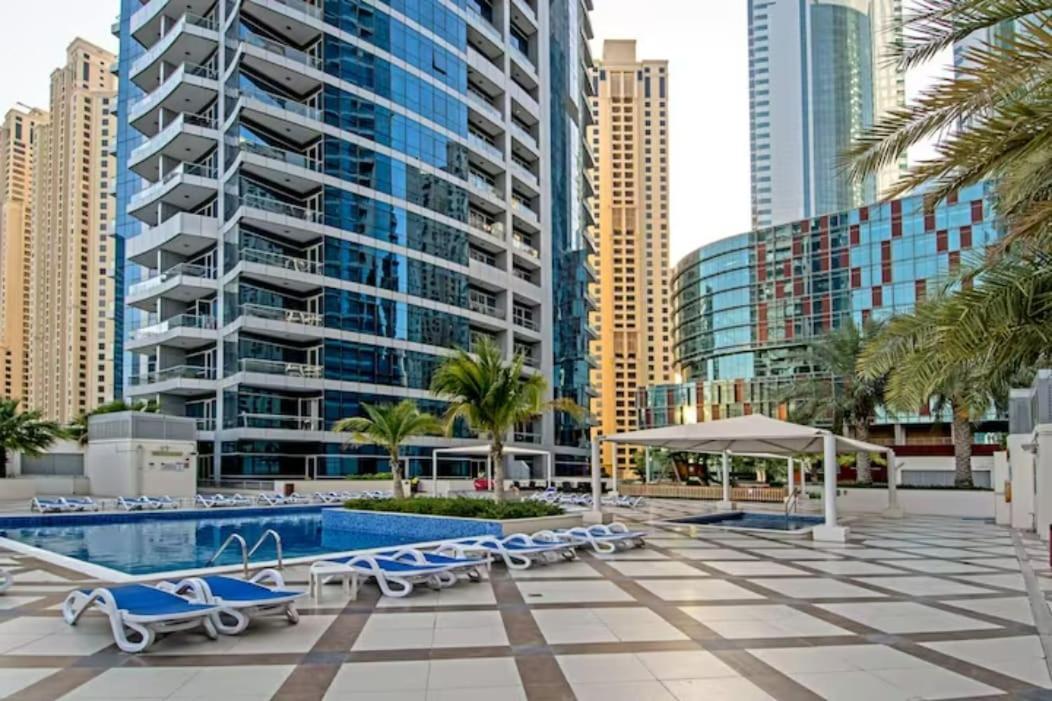 Homey 1-bedroom With Balcony Views In Marina Appartement Dubaï