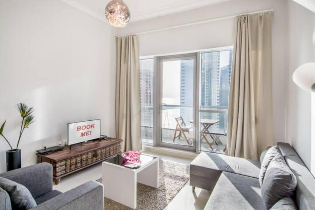 Appartement Homey 1-bedroom With Balcony Views In Marina Dubaï