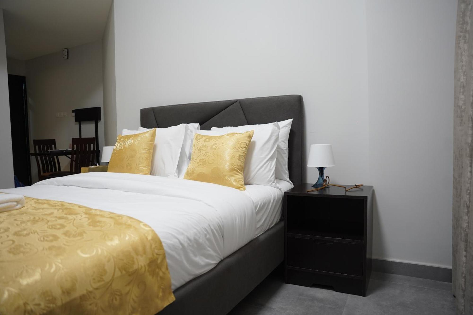 Ista Llc Apartamento