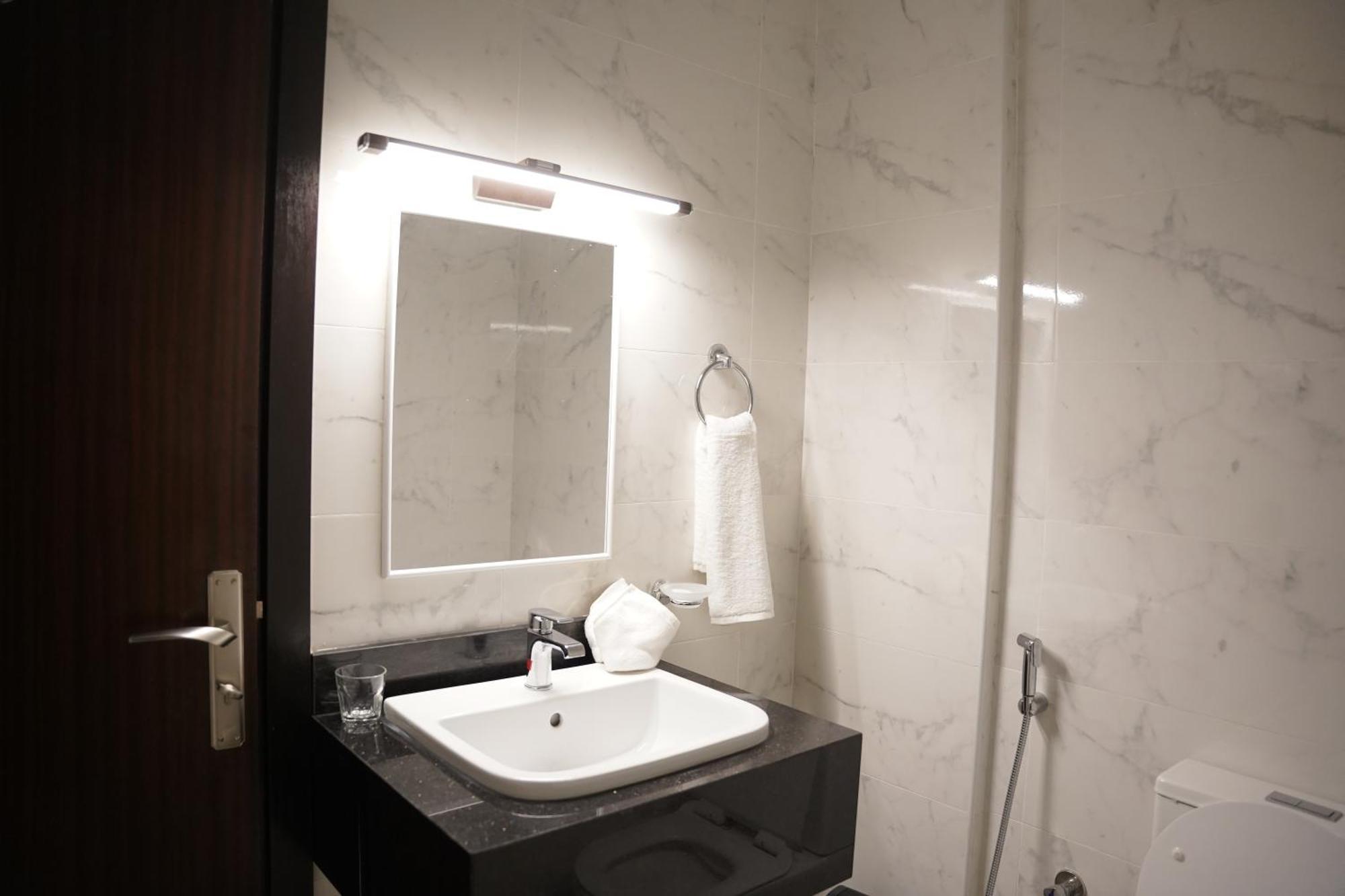 Appartement Ista Llc *