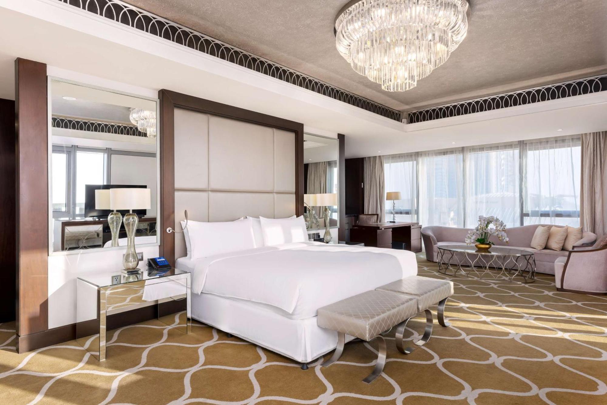 Hotel Hilton Al Habtoor City 5*