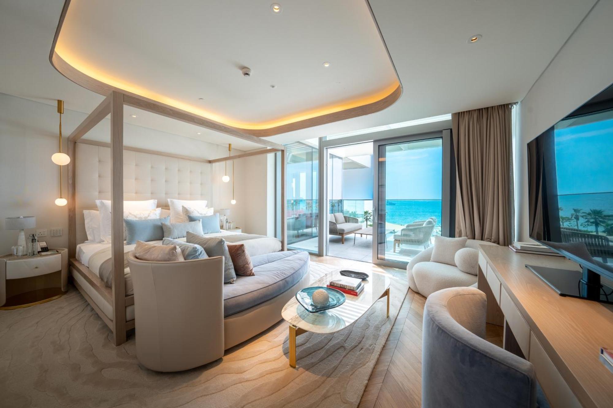 Five Luxe Hotel