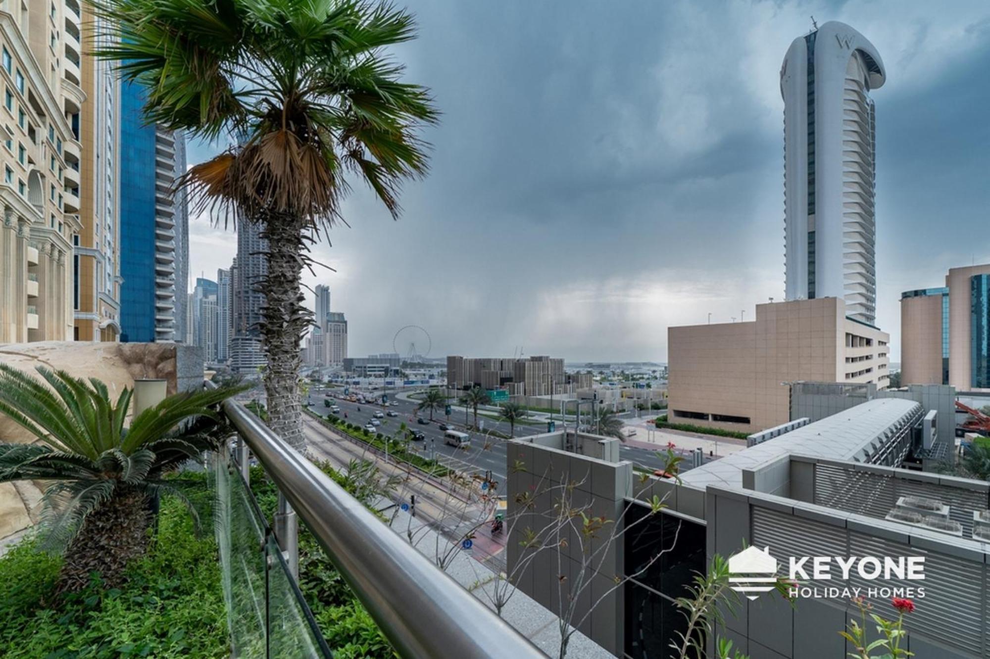 Fascinating Ocean Views In A One Bedroom Appartement Dubaï