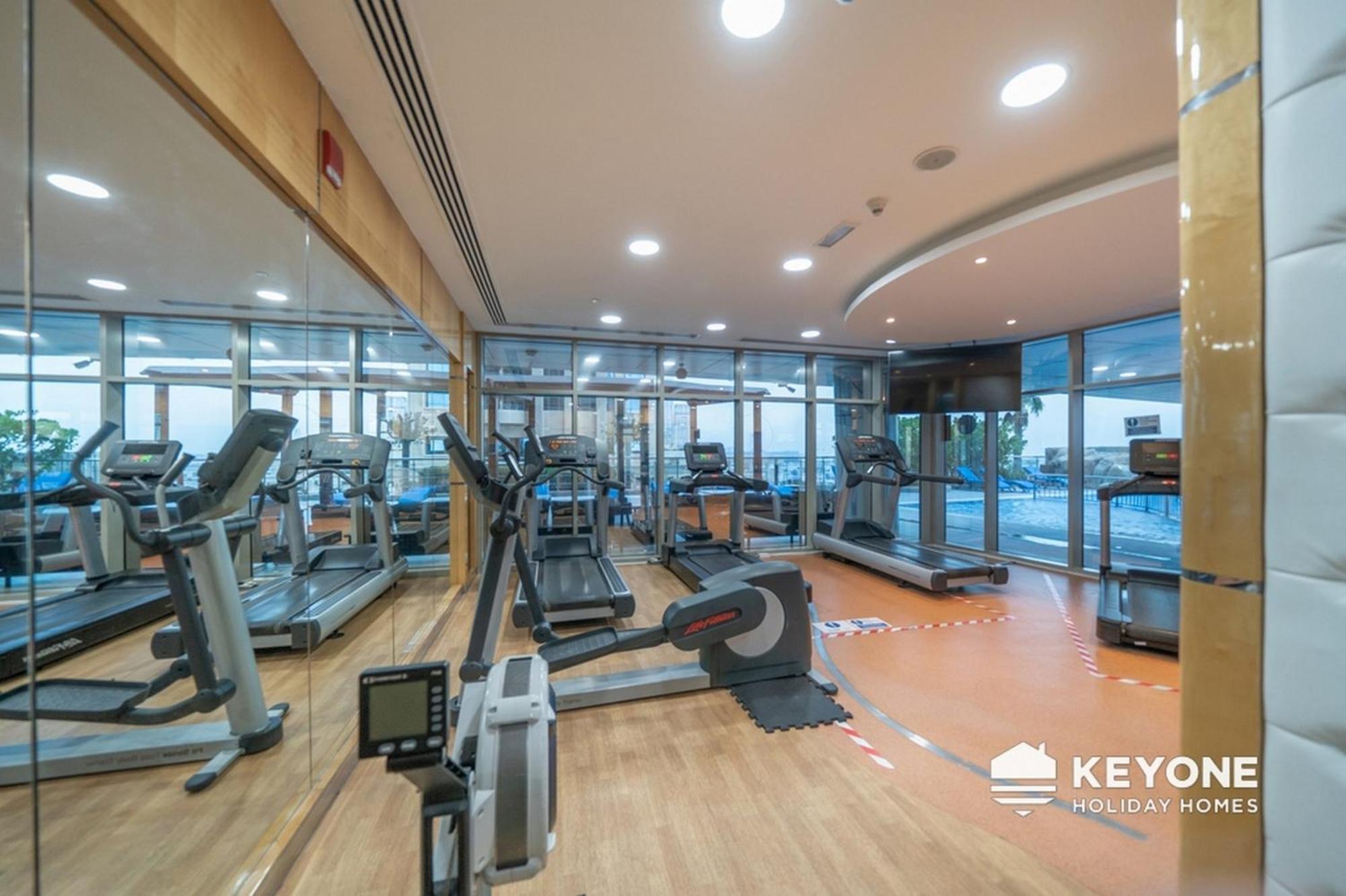 Fascinating Ocean Views In A One Bedroom Appartement Dubaï