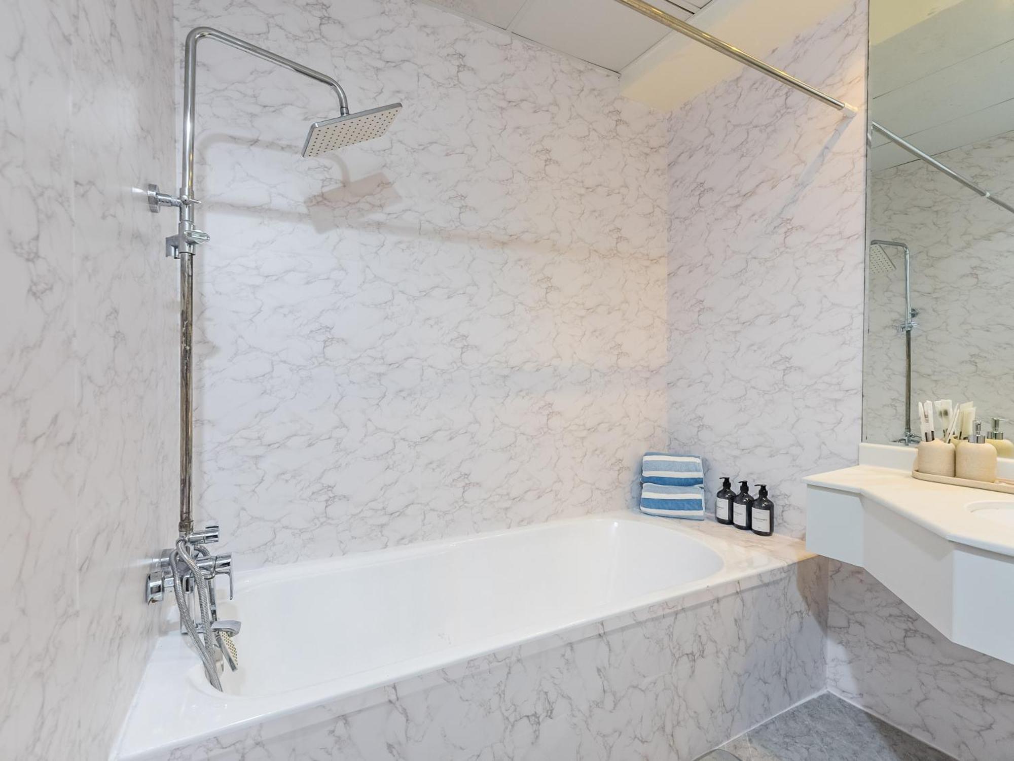 The Mallorca - Perfect Location 1bd Apartment *