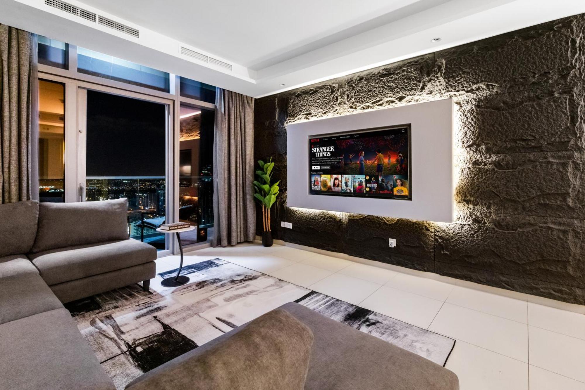 Sky-high 2br - Infinity Pool & Burj Khalifa Views