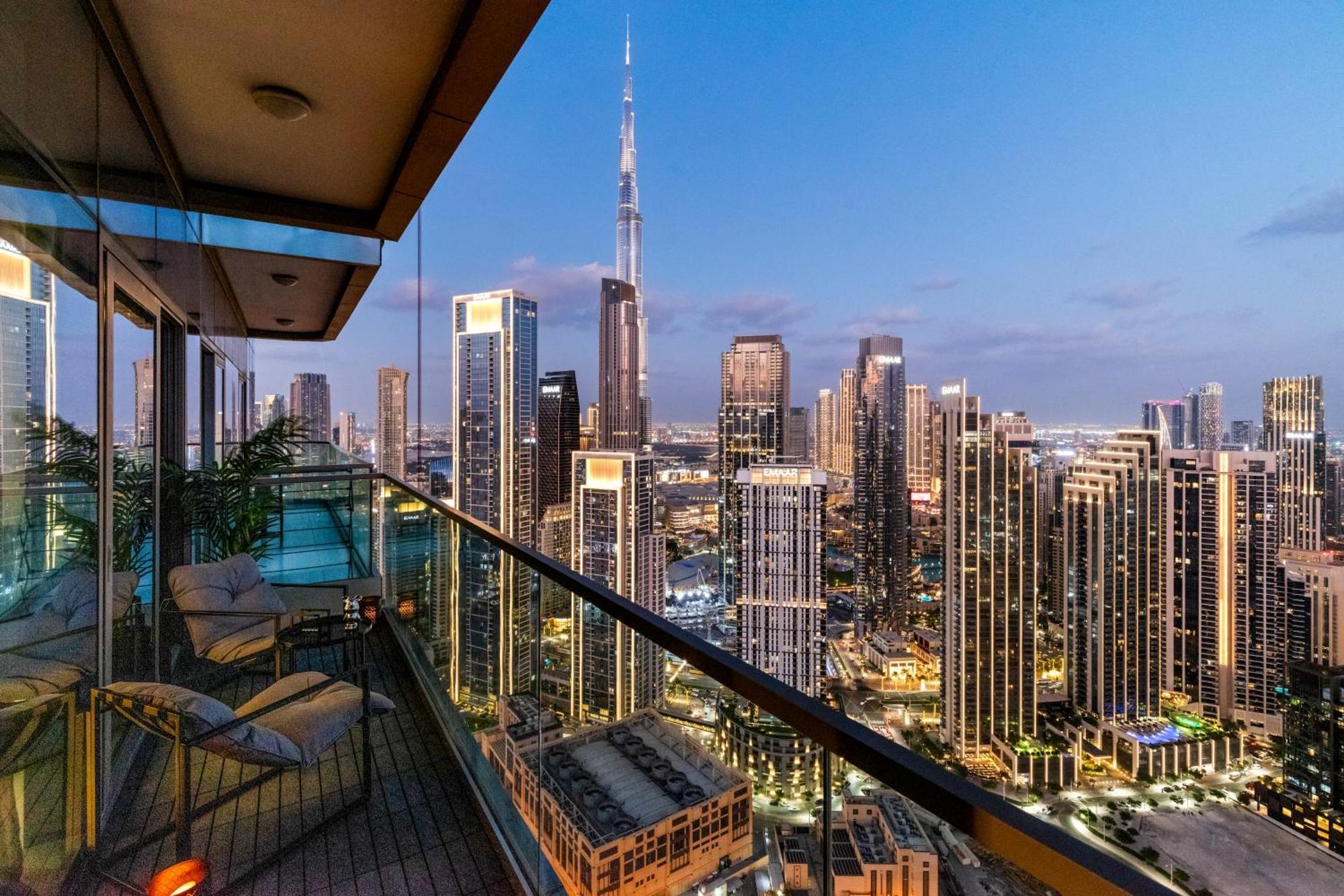 Sky-high 2br - Infinity Pool & Burj Khalifa Views Dubai