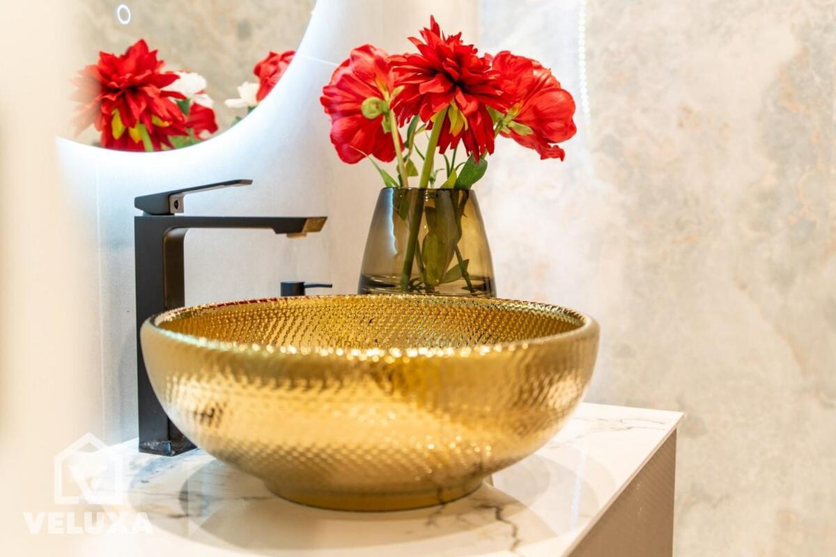 Veluxa-luxe 2bed 2 Min Walk To Mall Appartement