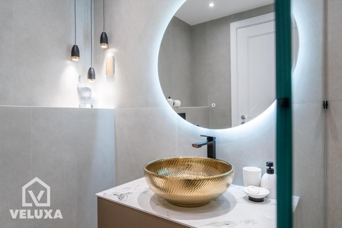 Appartement Veluxa-luxe 2bed 2 Min Walk To Mall Dubaï