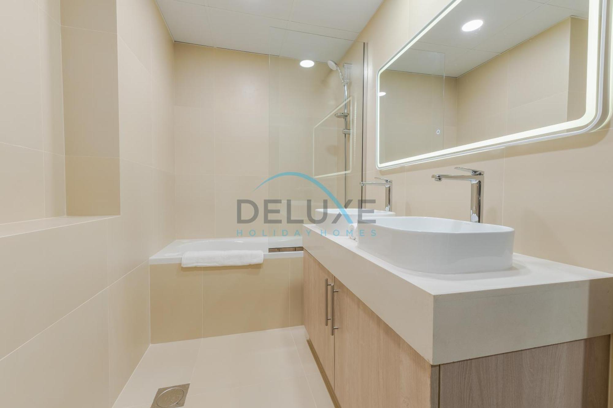 Contemporary 2br With Own Outdoor Jacuzzi In The Point, Marina By Deluxe Homes Appartement Dubaï