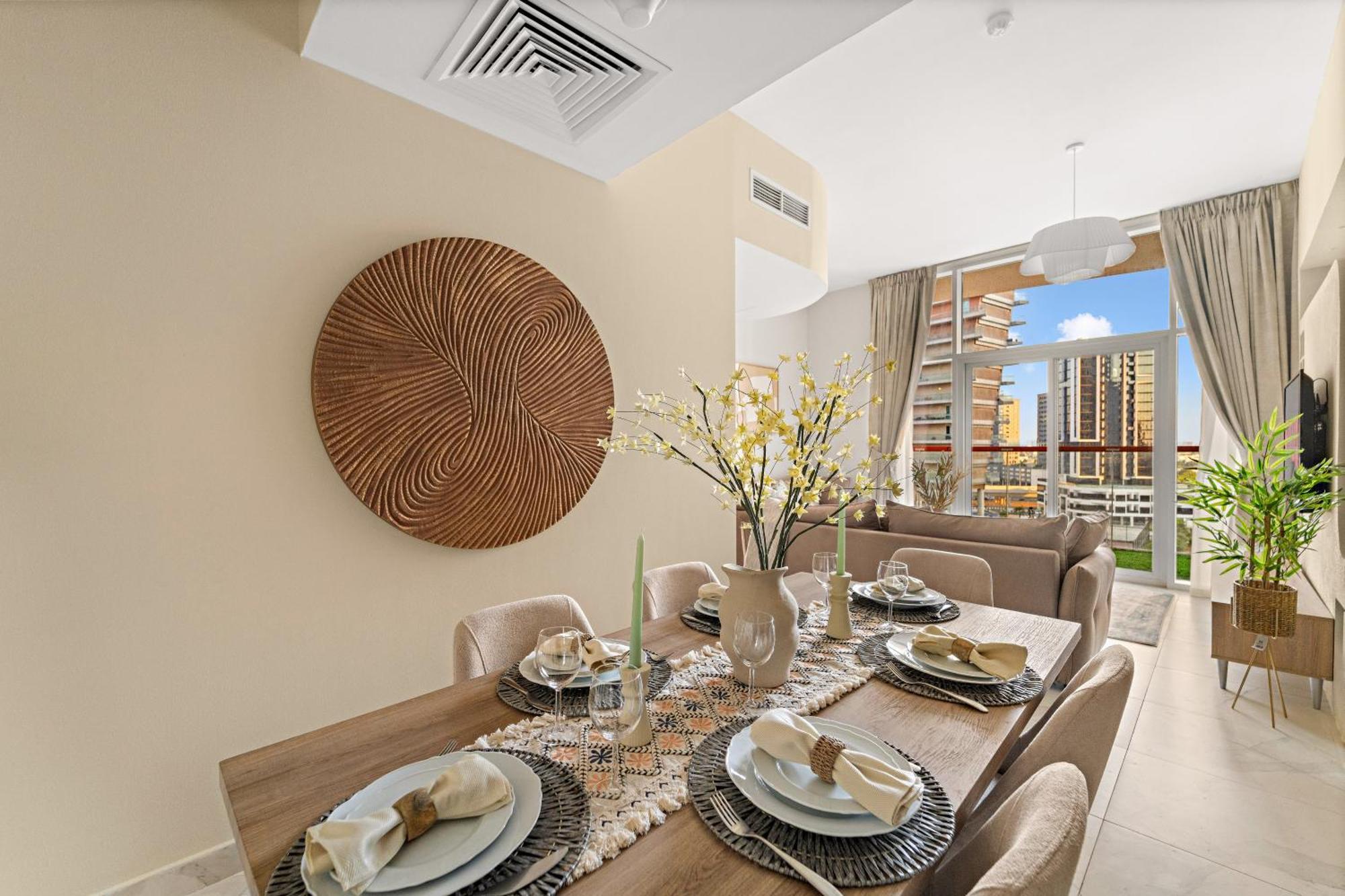 Stunning Waterfront Burj Views With Pool & Gym, Sleeps 6