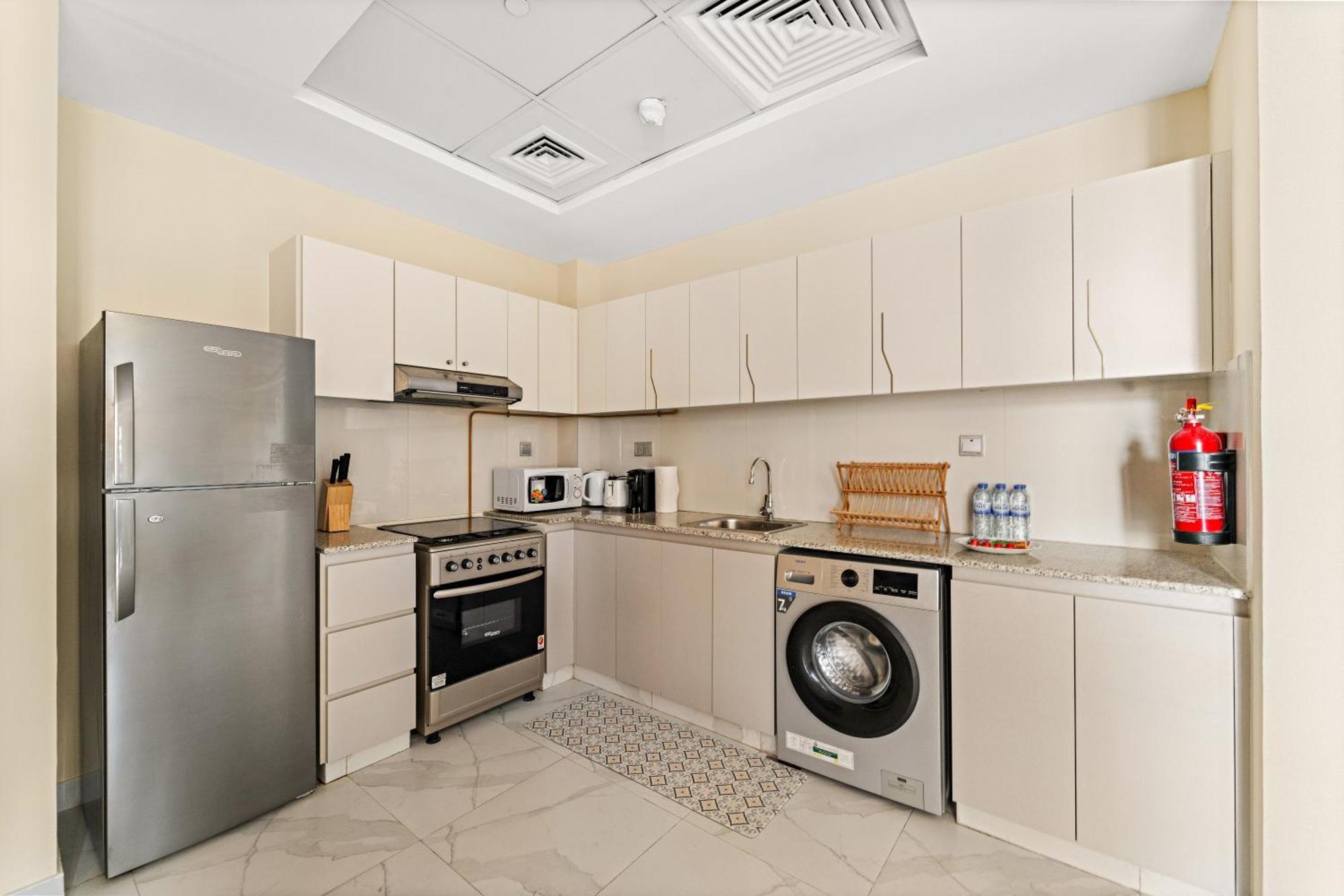 Stunning Waterfront Burj Views With Pool & Gym, Sleeps 6 Dubaï