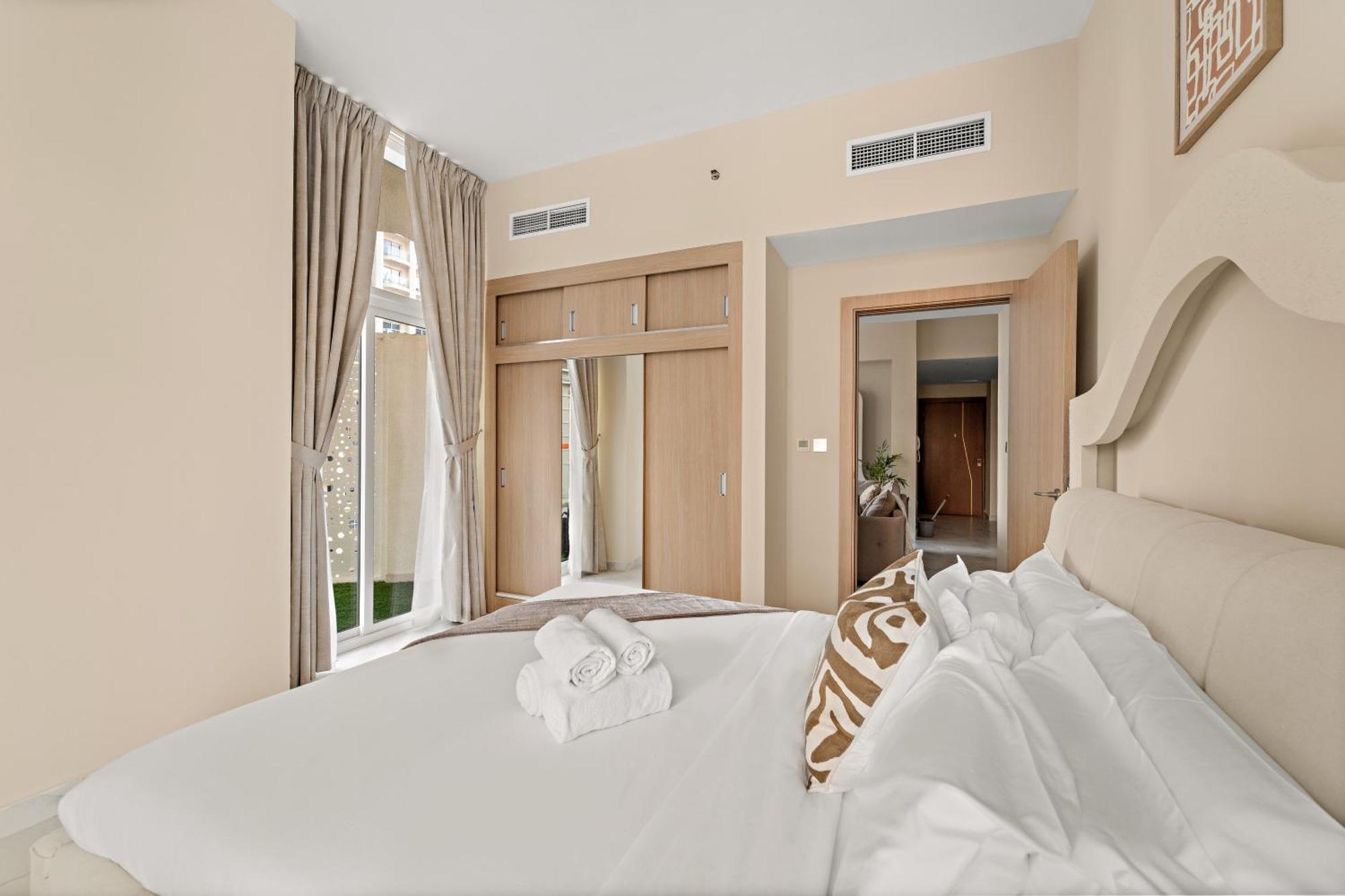 Stunning Waterfront Burj Views With Pool & Gym, Sleeps 6 Appartement Dubaï