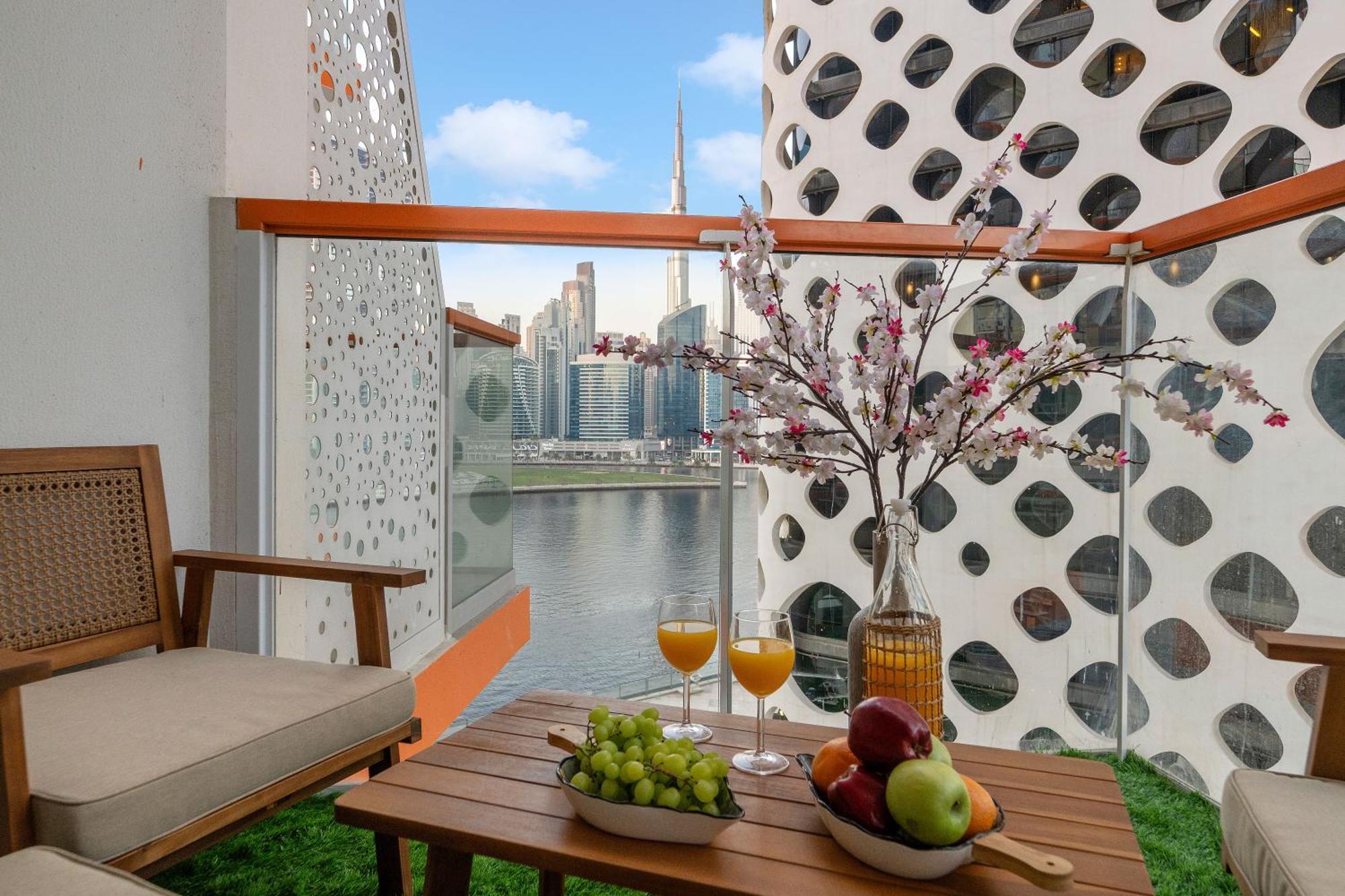 Stunning Waterfront Burj Views With Pool & Gym, Sleeps 6 Appartement