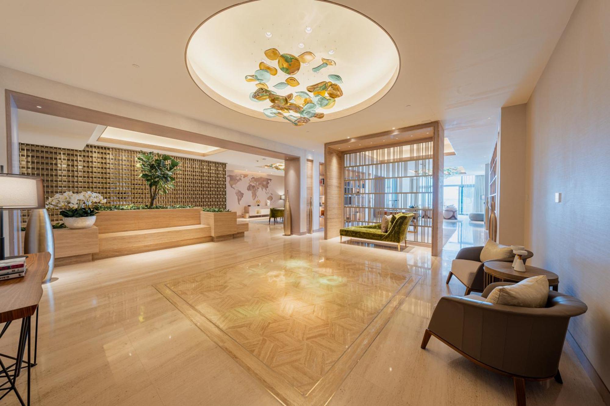 Five Luxe Hotel