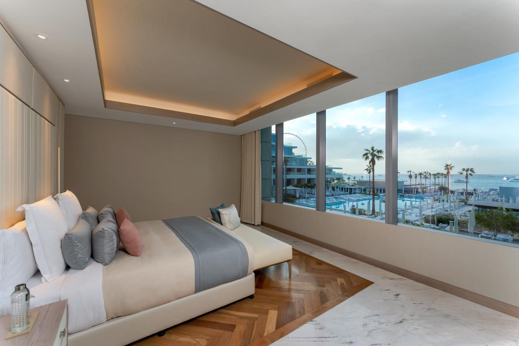 Five Luxe Hotel