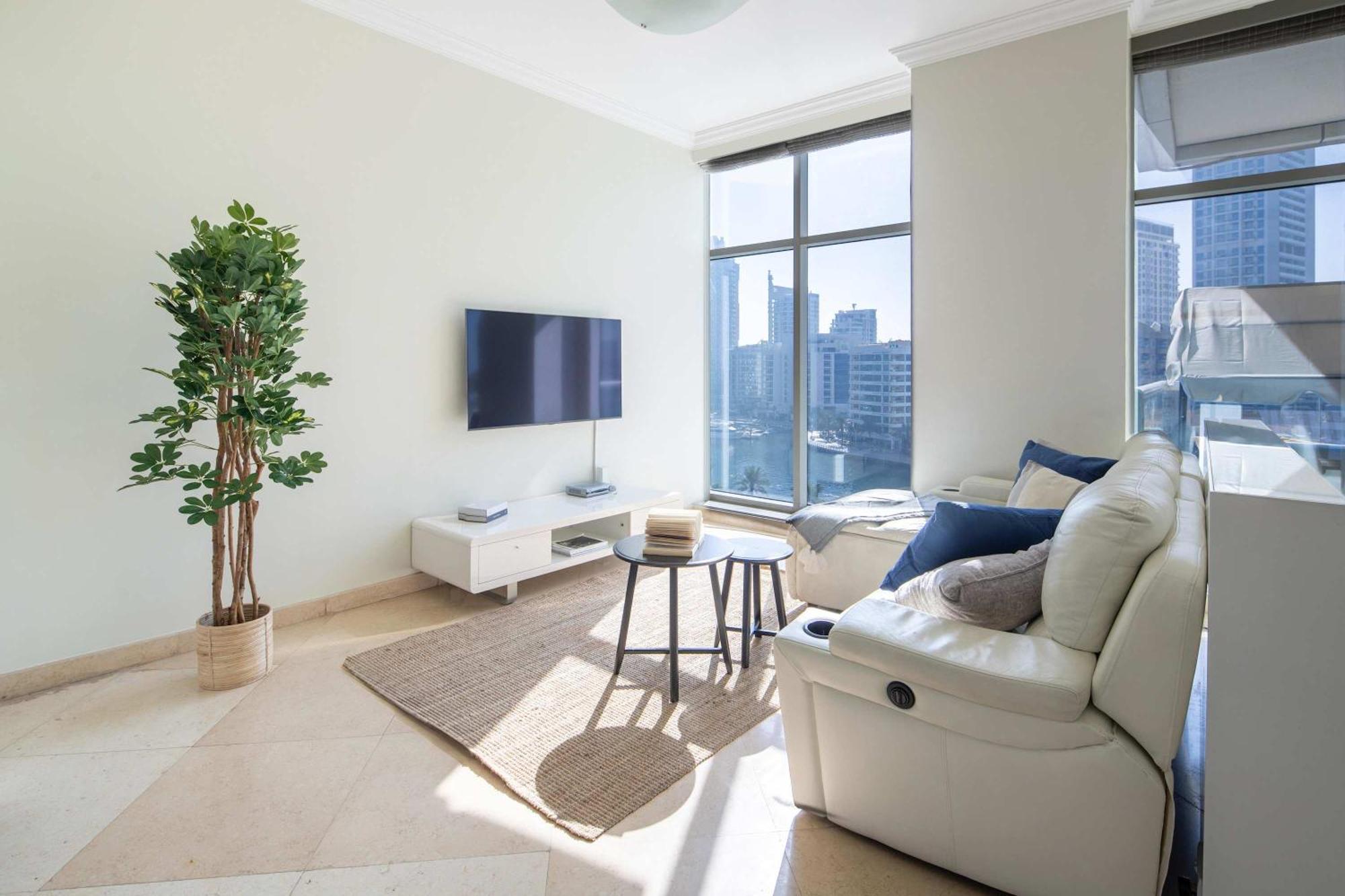 Frank Porter - Dorra Bay Apartment *