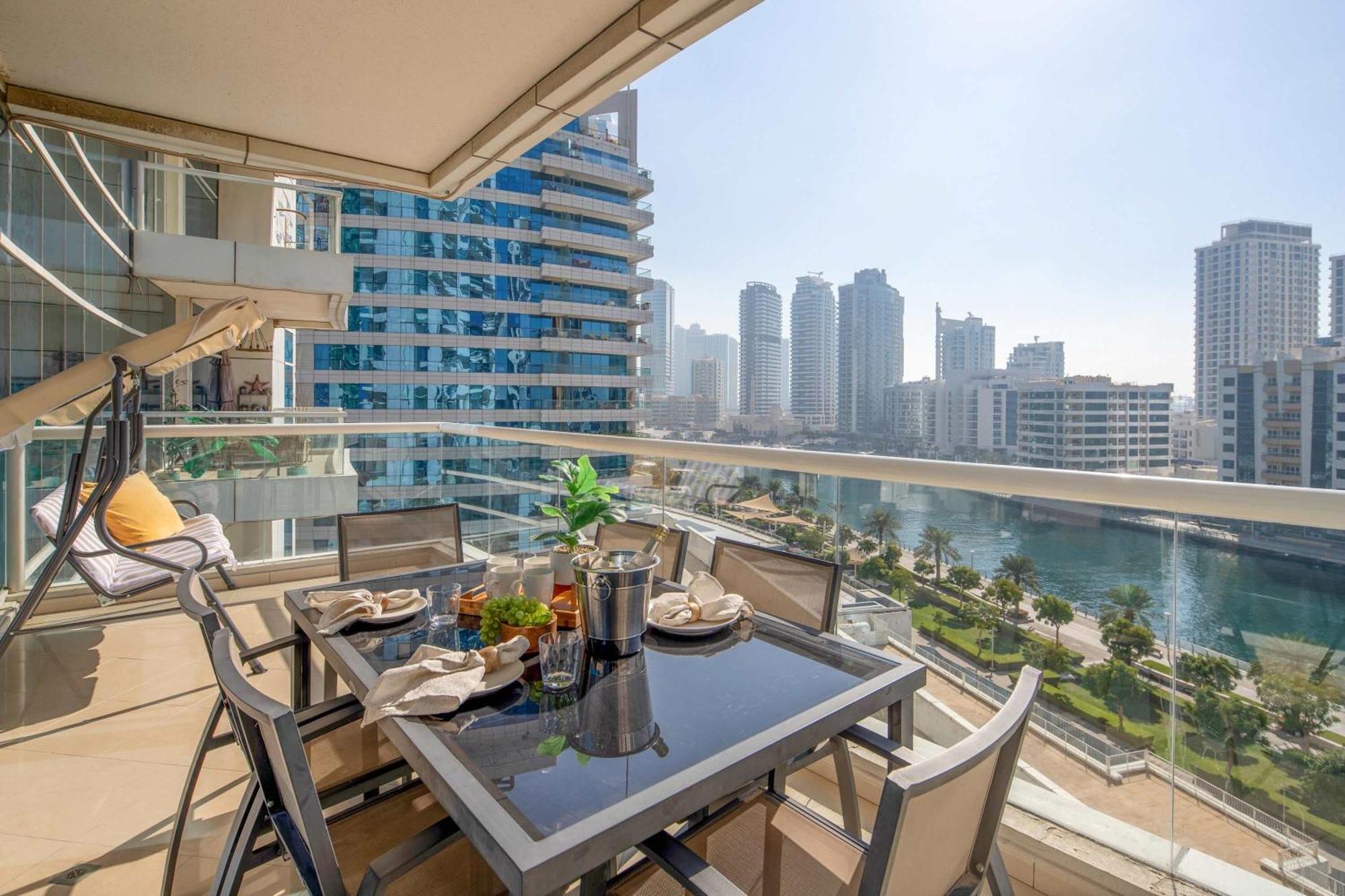 Frank Porter - Dorra Bay Apartment *