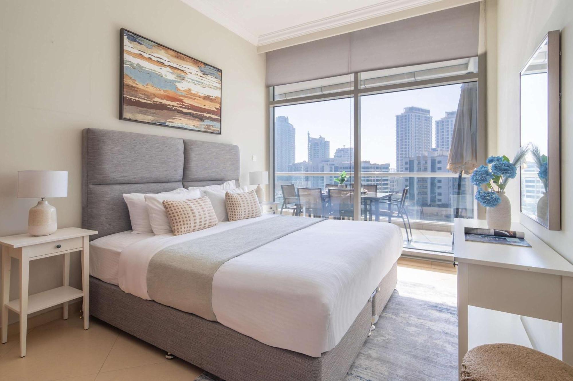 Frank Porter - Dorra Bay * Dubai