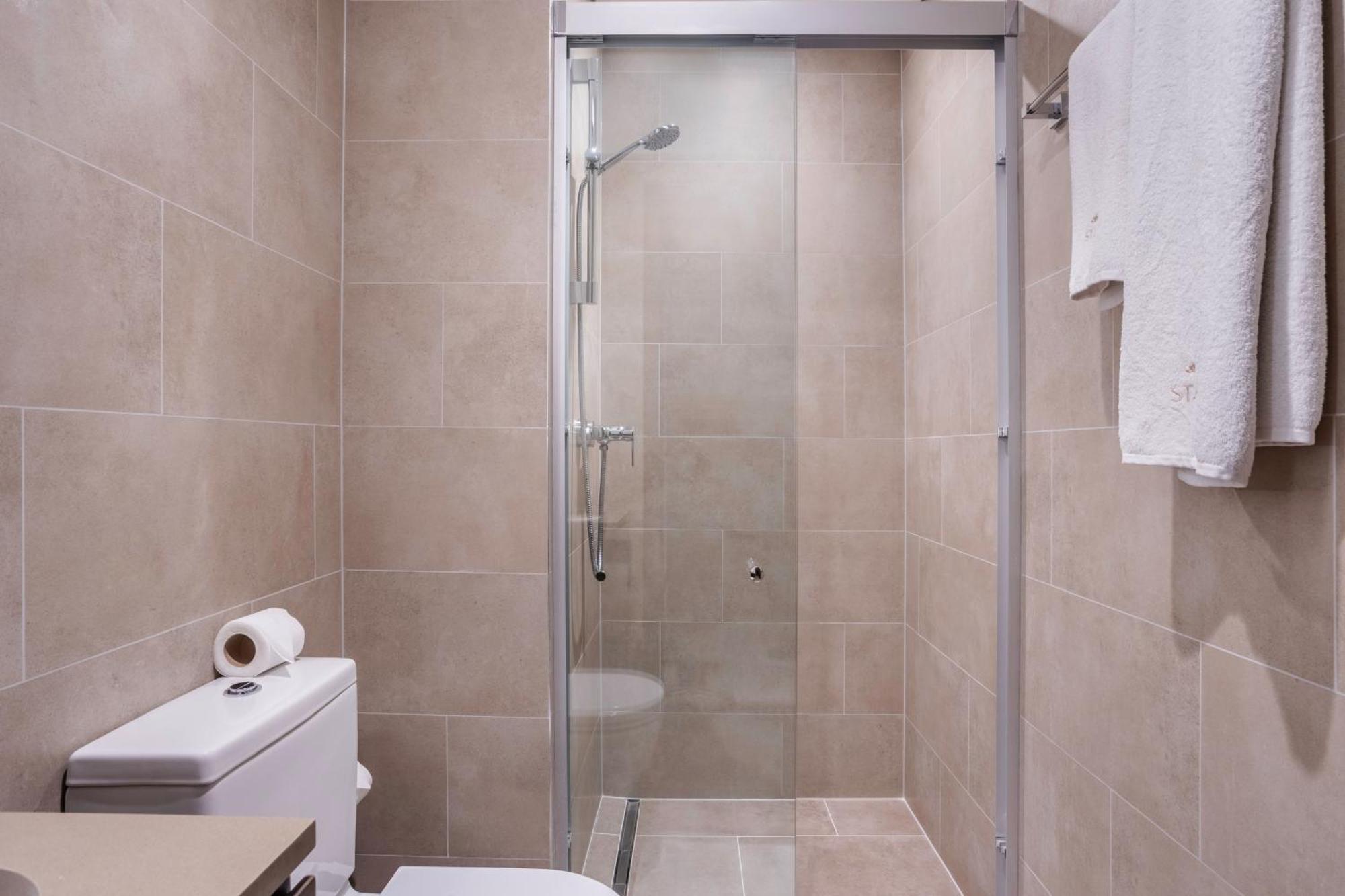 By Latinem Luxury 1br Study Cv A2712 Near Downtown