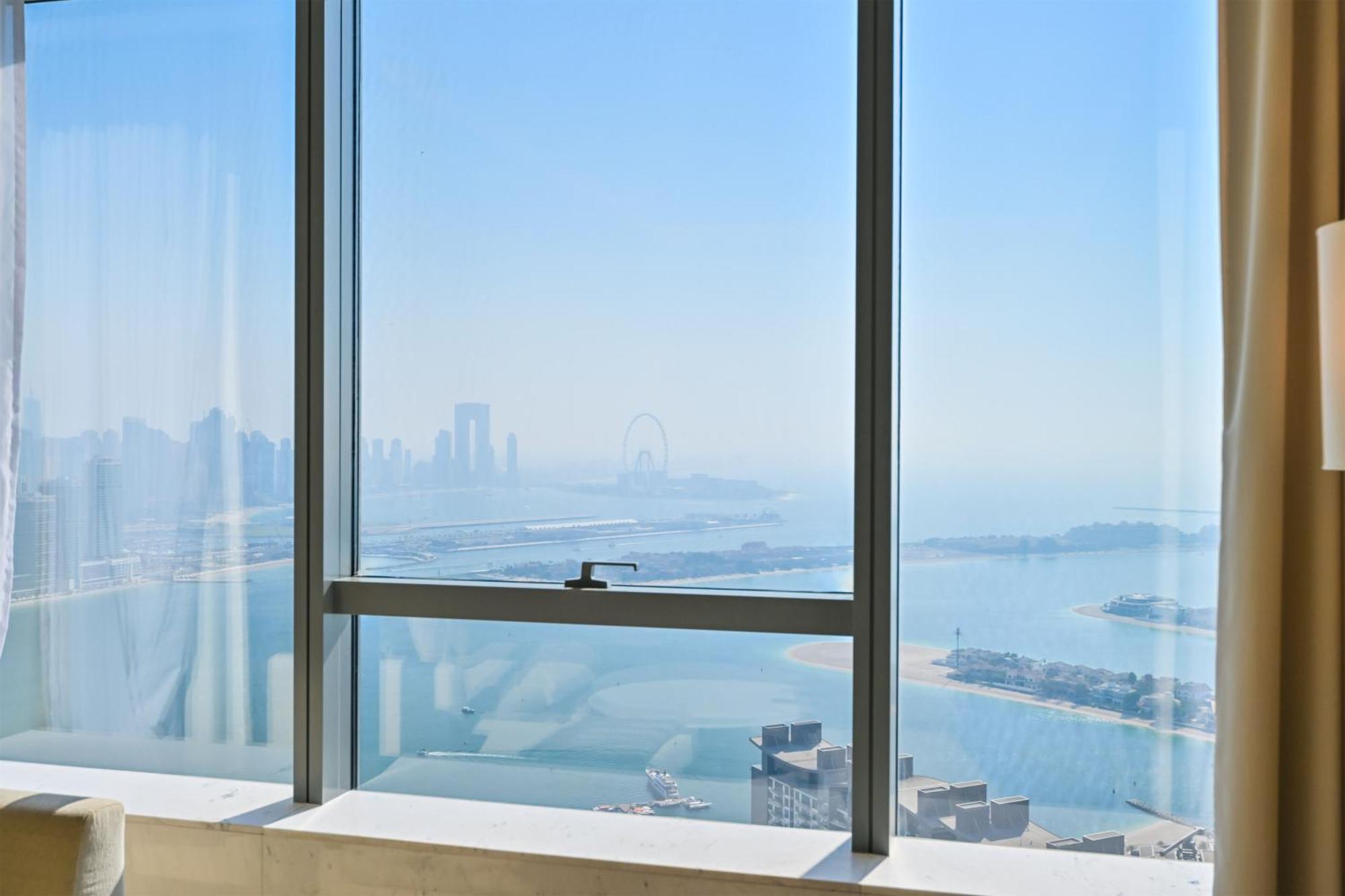 Luxury 1-br With Stunning Views In Palm Tower By Luxe Shortlet
