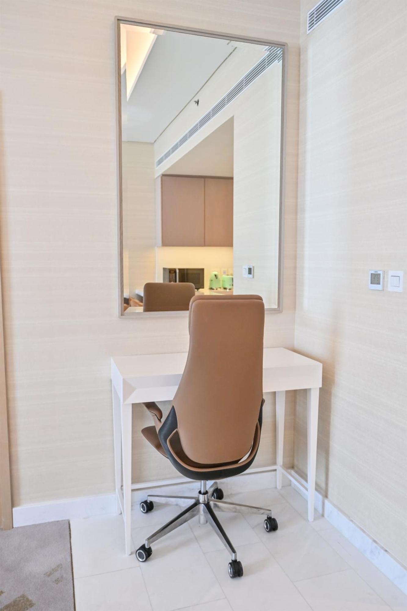 Luxury 1-br With Stunning Views In Palm Tower By Luxe Shortlet Dubaï