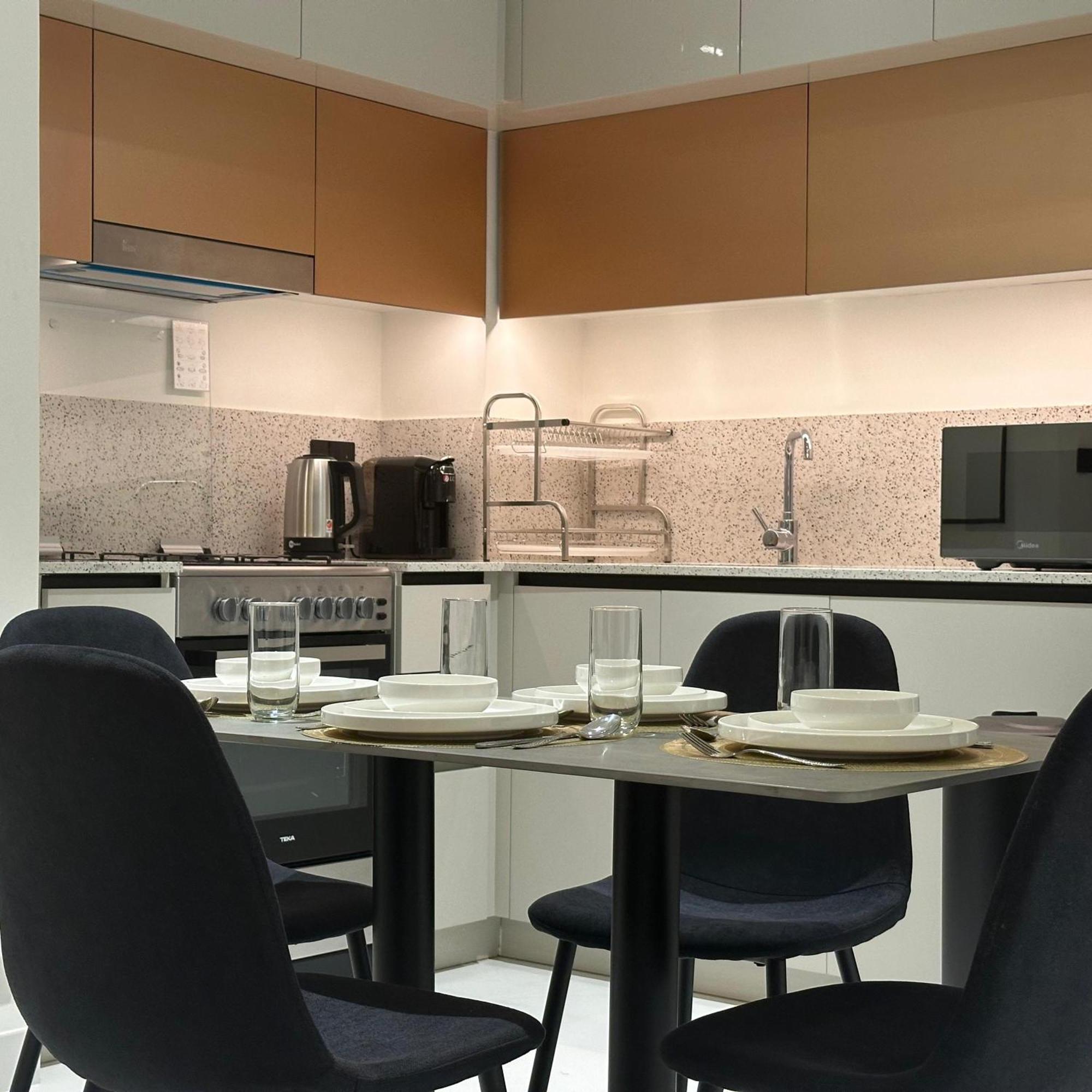 Amakin Beachfront Palm Jumeirah Marina Vista 2