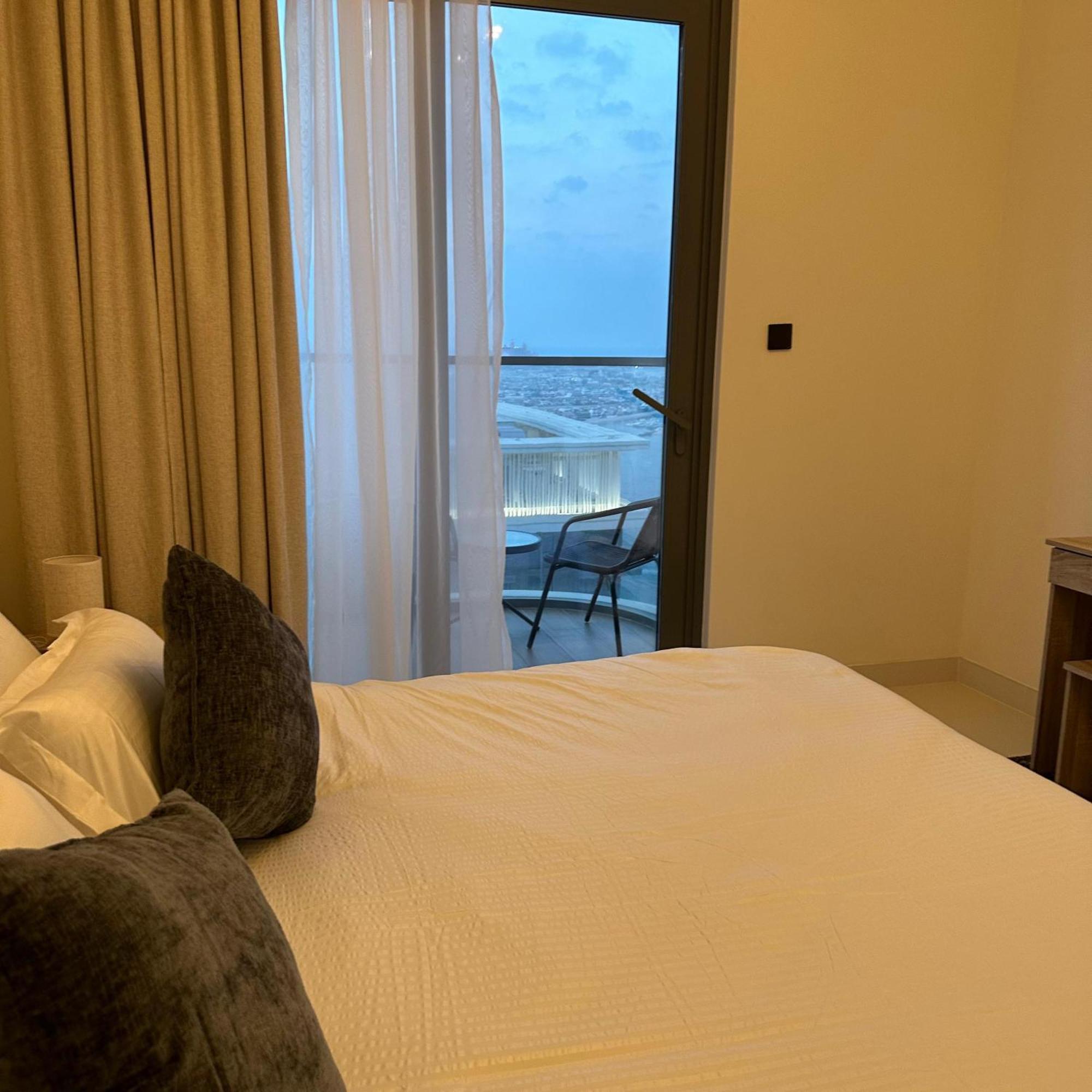 Amakin Beachfront Palm Jumeirah Marina Vista 2