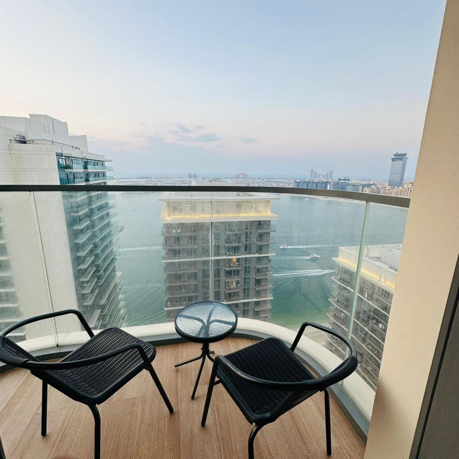 Amakin Beachfront Palm Jumeirah Marina Vista 2 *